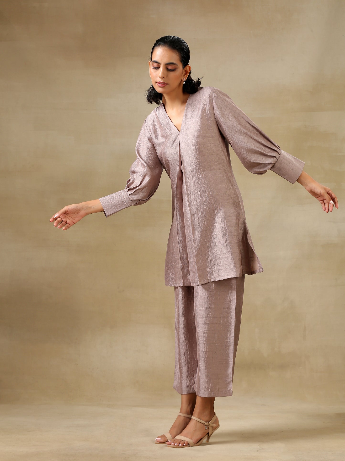 trueBrowns Grey Textured Silk Neck Pleat Co-Ord Set - Swadesiicart