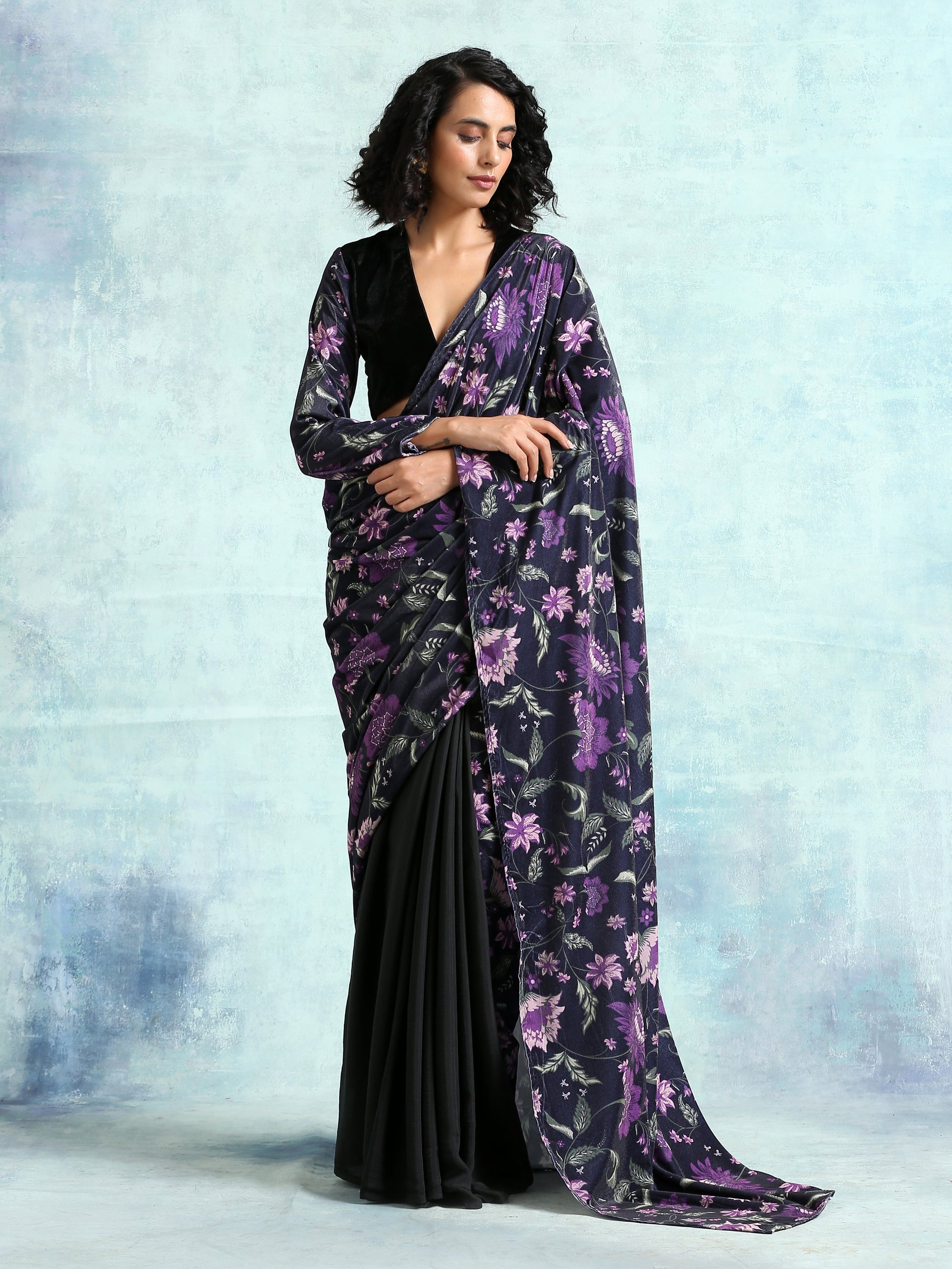 trueBrowns Black Printed Velvet Ready to Wear Saree | Swadesiicart