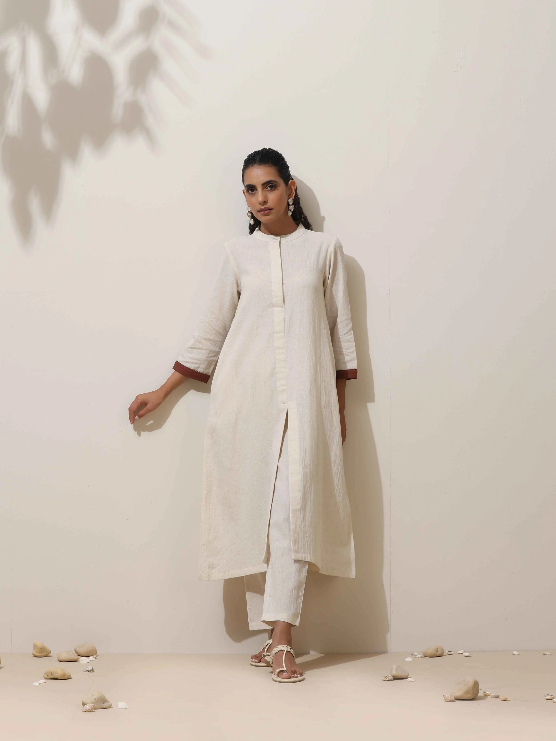 trueBrowns Off-White Cotton Linen Kurta Pant Set | Swadesiicart