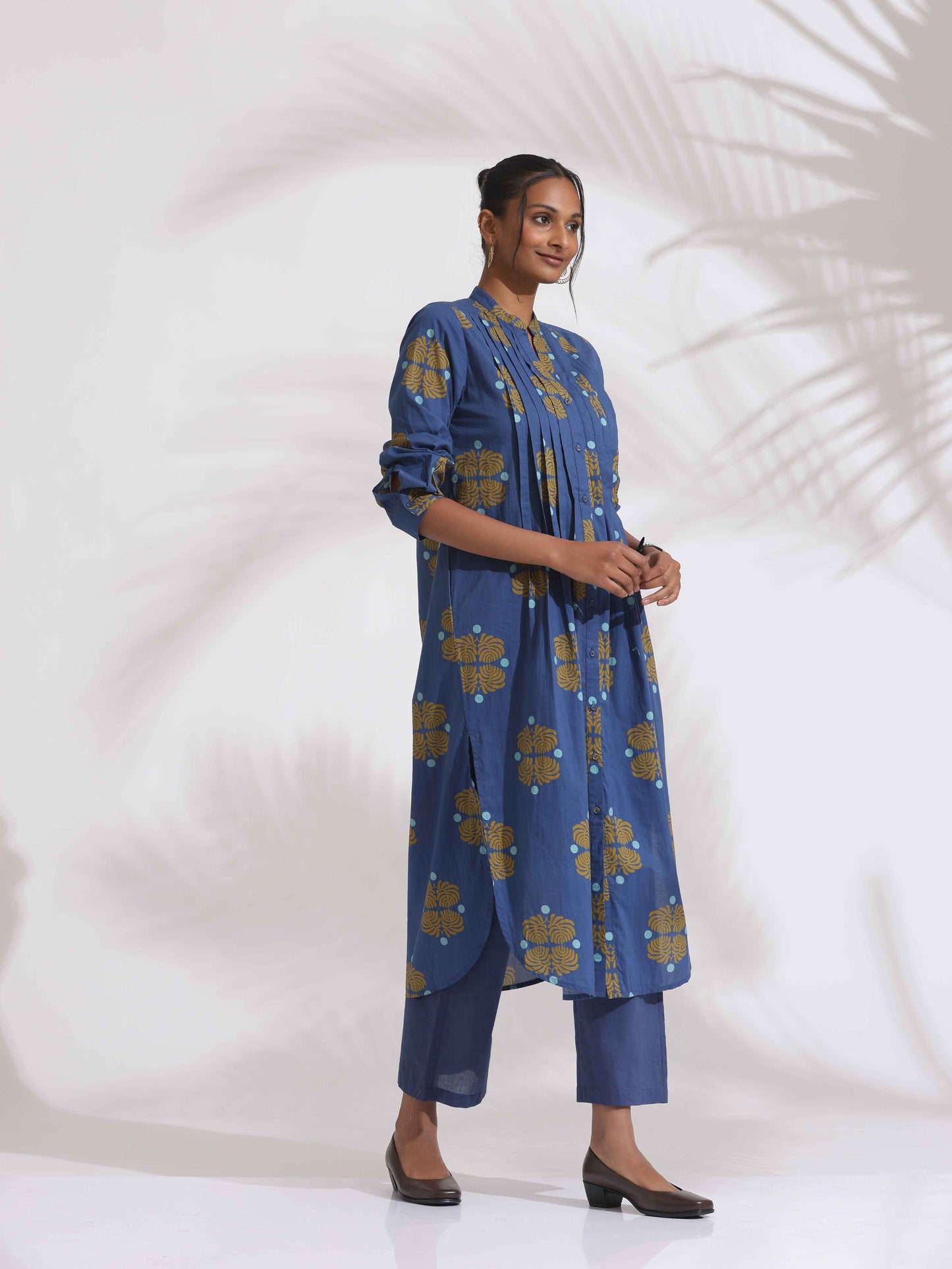 trueBrowns Blue Cotton Print Pleated Kurta Set | Swadesiicart