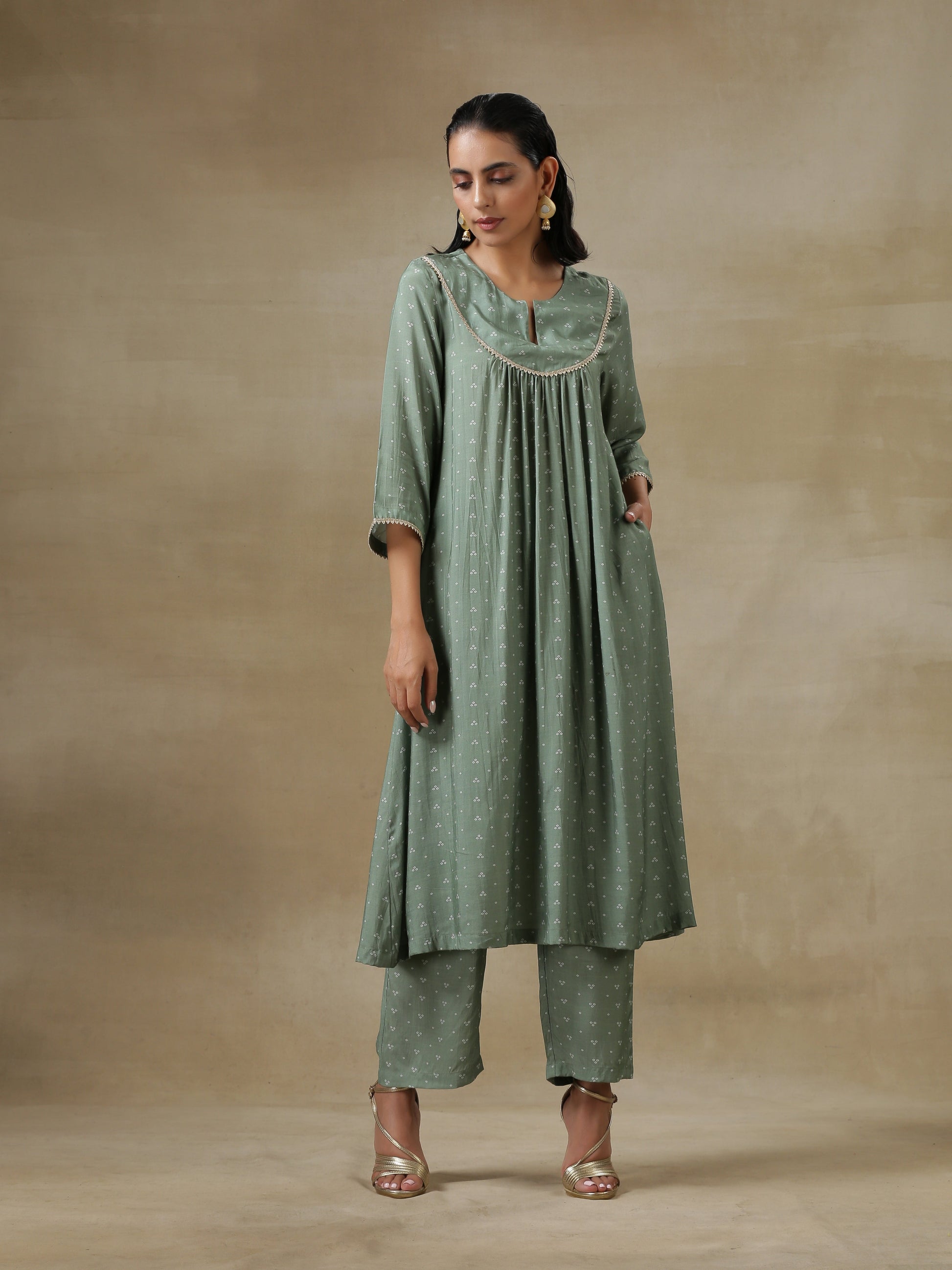 trueBrowns Light Green Bandhani Printed Silk Yoke Kurta Pant Set | Swadesiicart