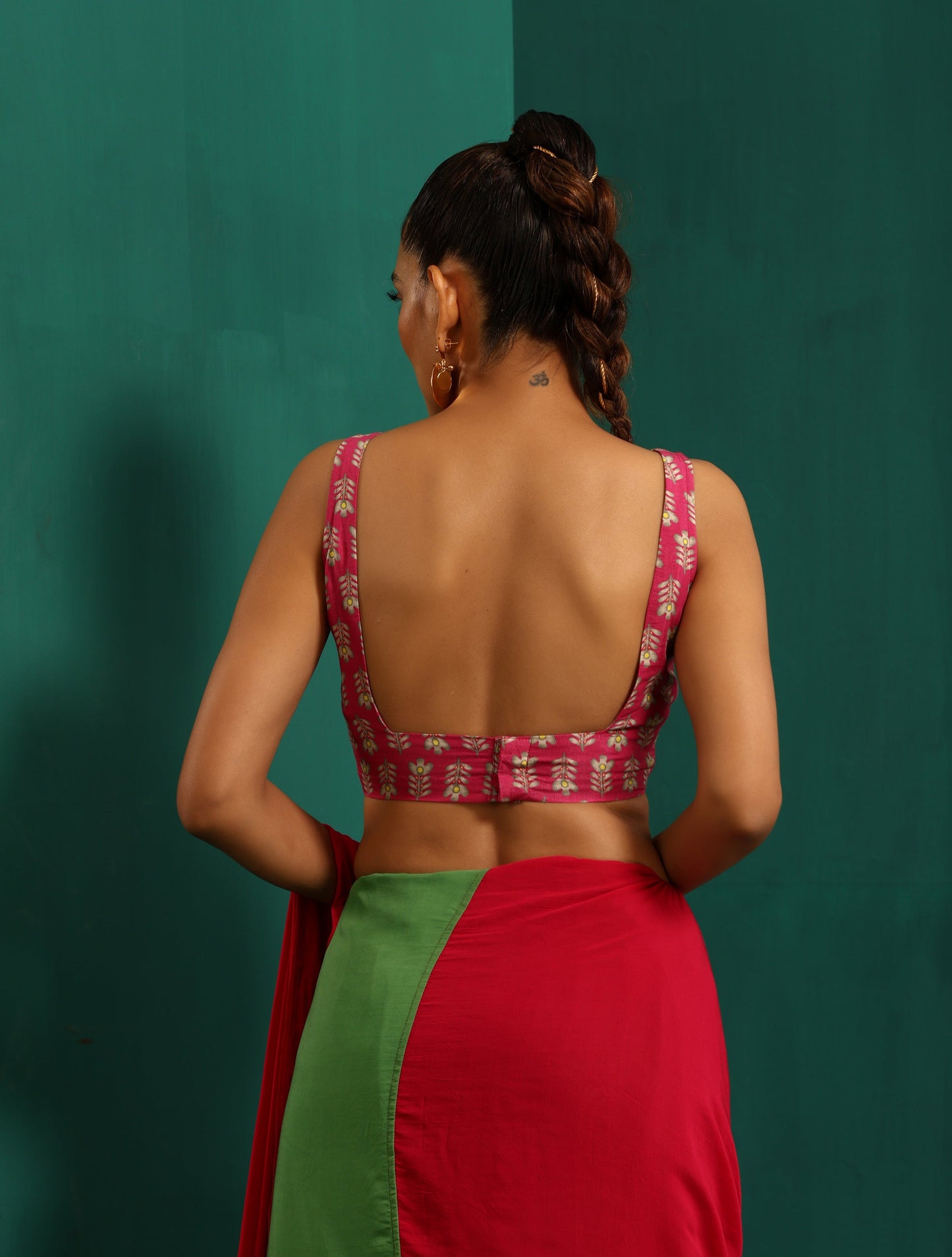 trueBrowns Pink Muslin Silk Leaf Printed Scoop Neck Sleeveless Blouse | Swadesiicart