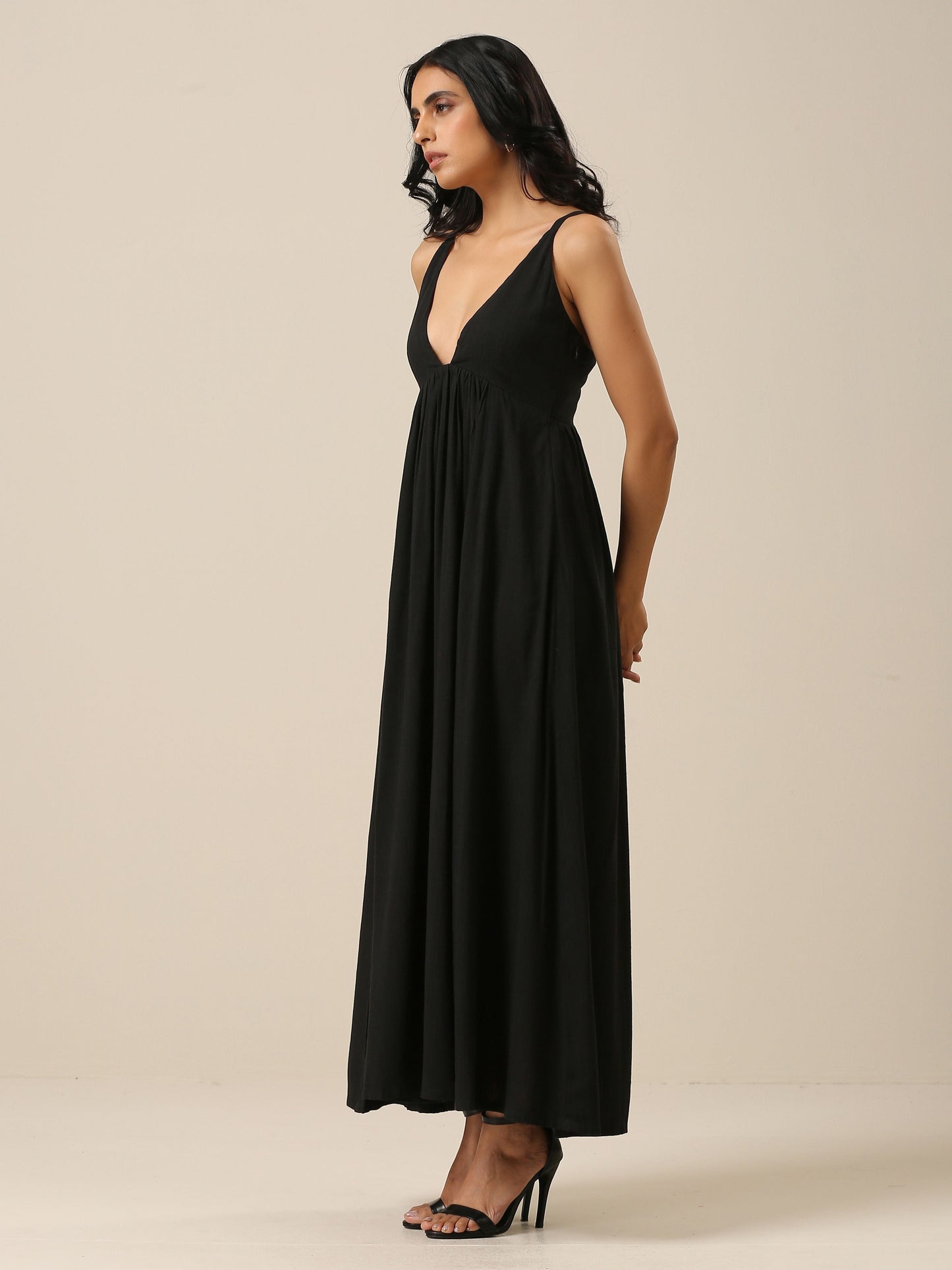 trueBrowns Black Slub Texture Sleeveless Dress | Swadesiicart