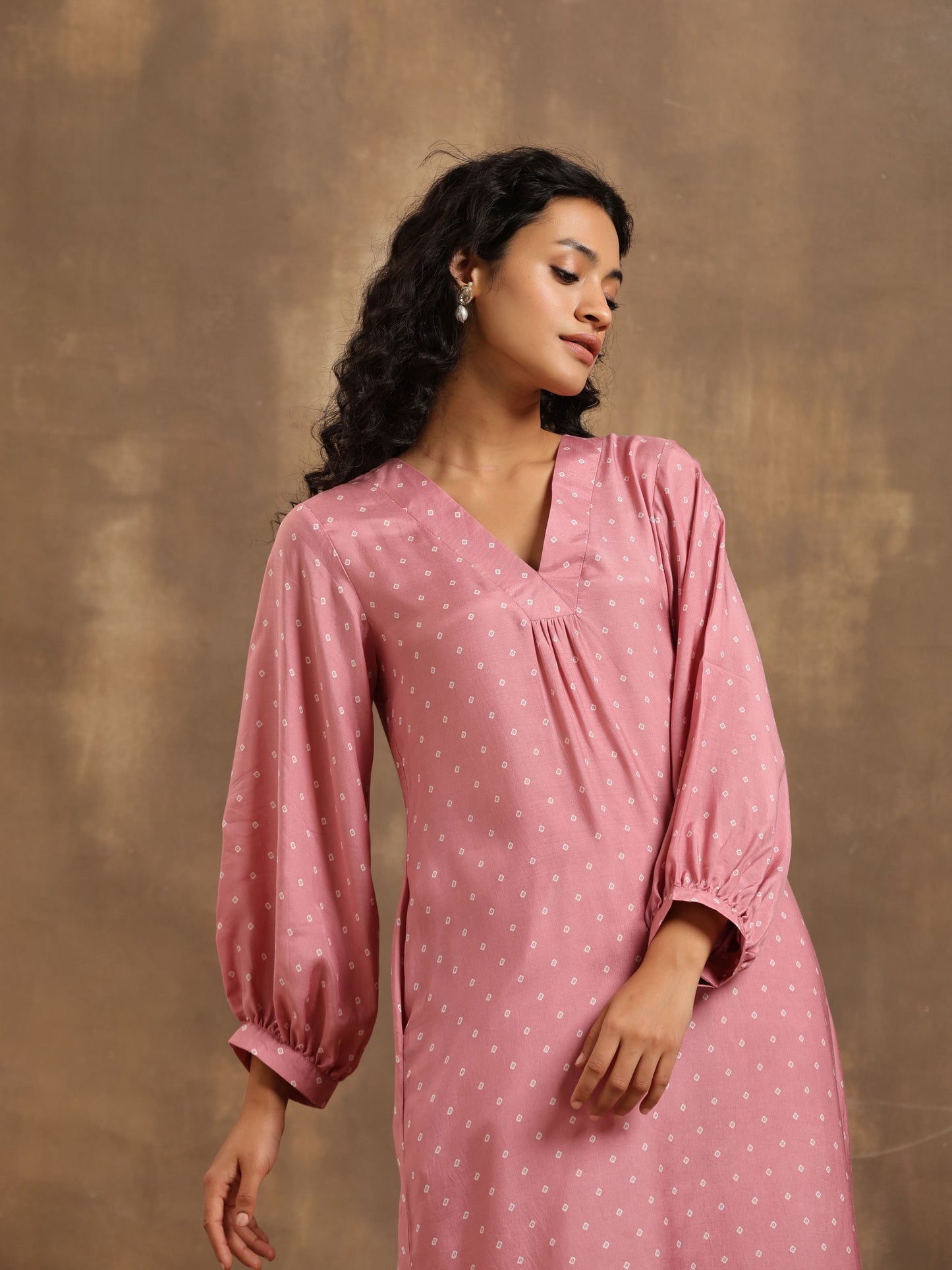 trueBrowns Light Mauve Bandhani Printed Silk Kurta Pant Set | Swadesiicart