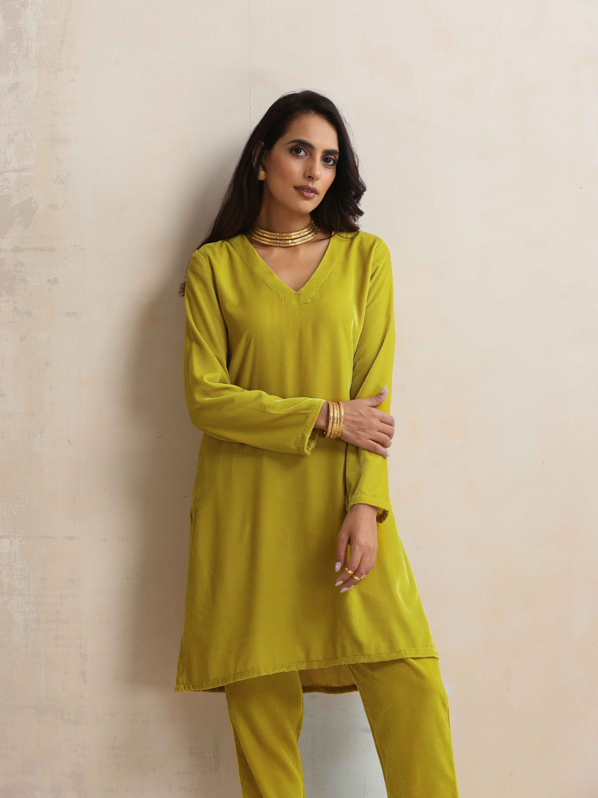 trueBrowns Lime Velvet Kurta Co-ord Set - Swadesiicart