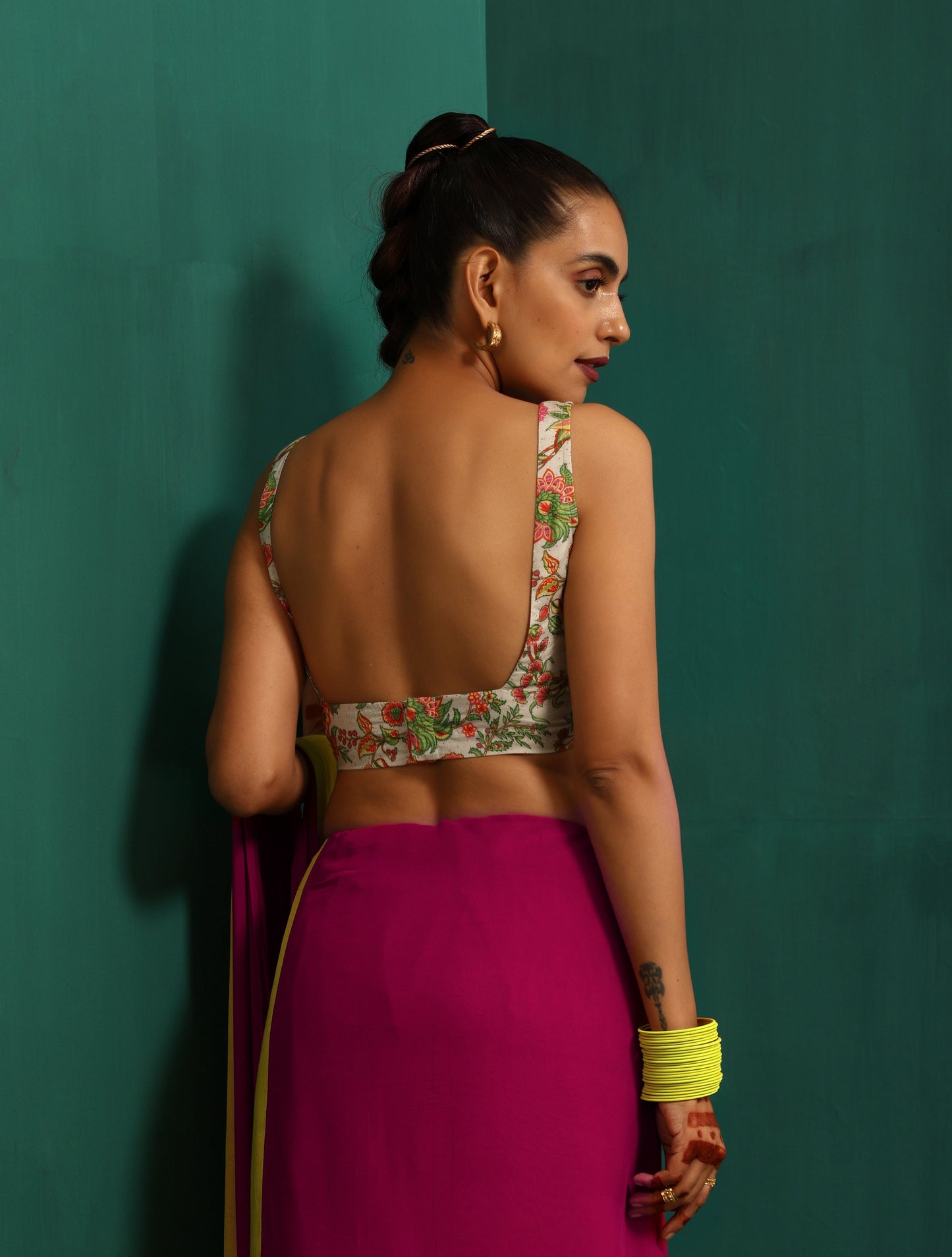 trueBrowns Off White Muslin Silk Floral Jaal Printed Scoop Neck Sleeveless Blouse | Swadesiicart