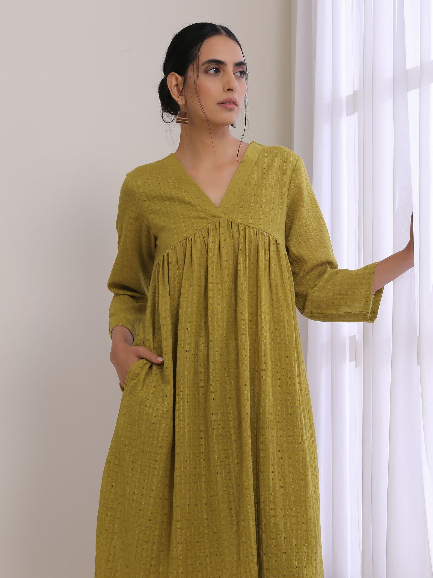 trueBrowns Avacado Green Dobby Flared Slit Kurta Pant Set | Swadesiicart