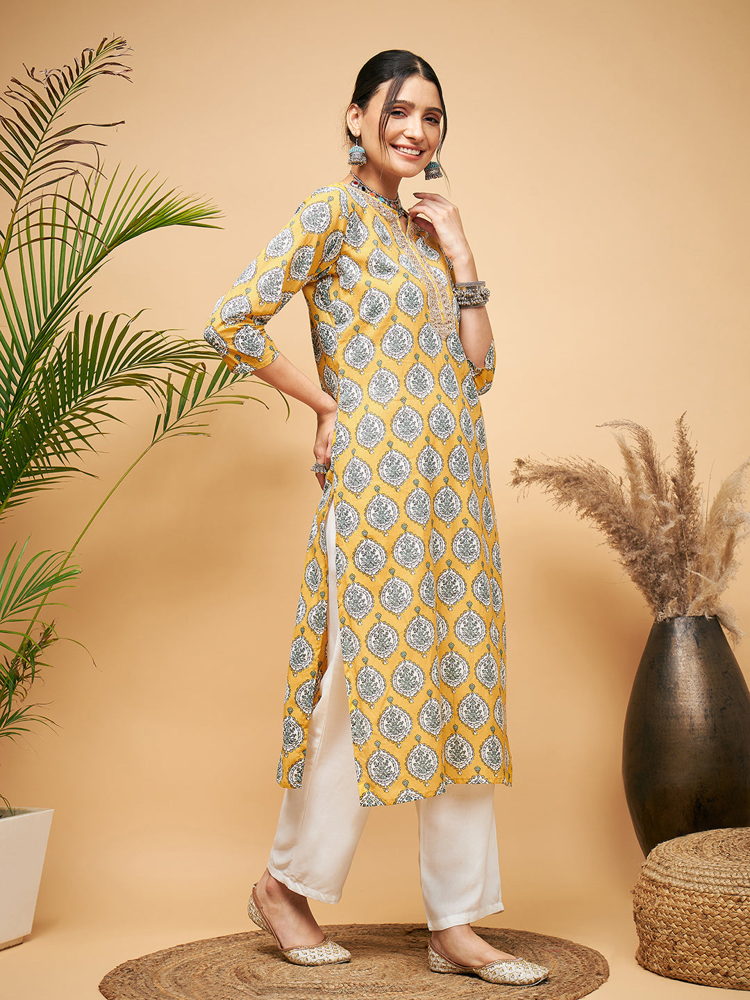 InWeave Women's Sunset Boota Print Gota Straight Kurta Pant Set - Swadesiicart