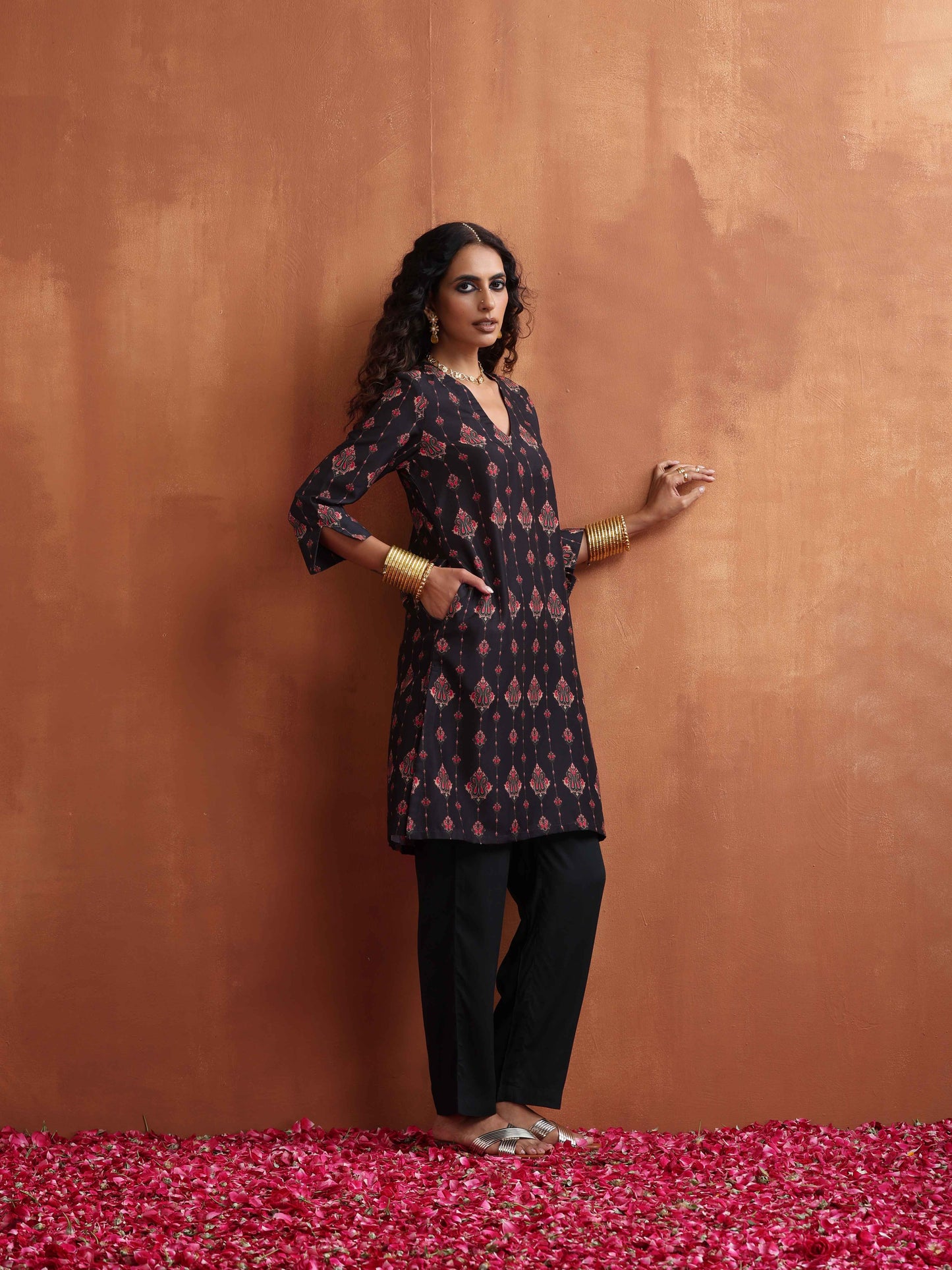 trueBrowns Black Print Kurta Co-ord Set - Swadesiicart