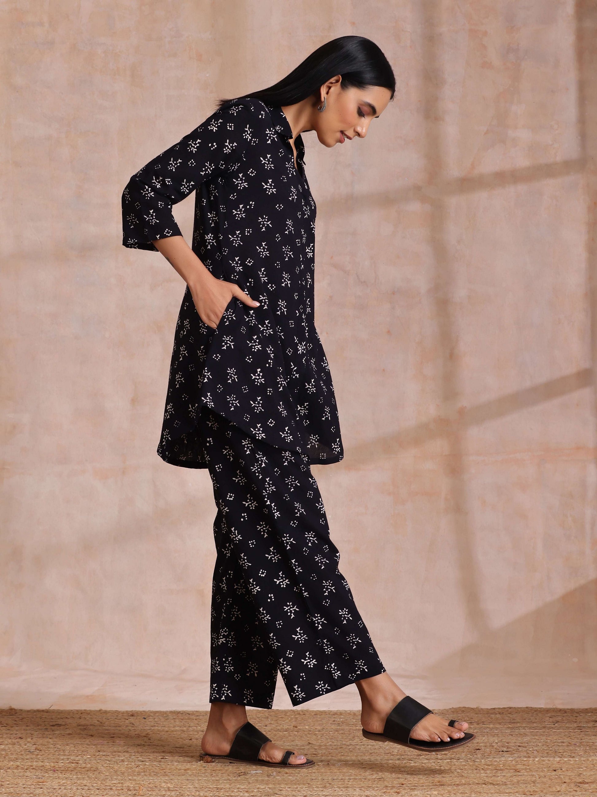 trueBrowns Black White Floral Print Cotton Collar Short Co-Ord Set - Swadesiicart
