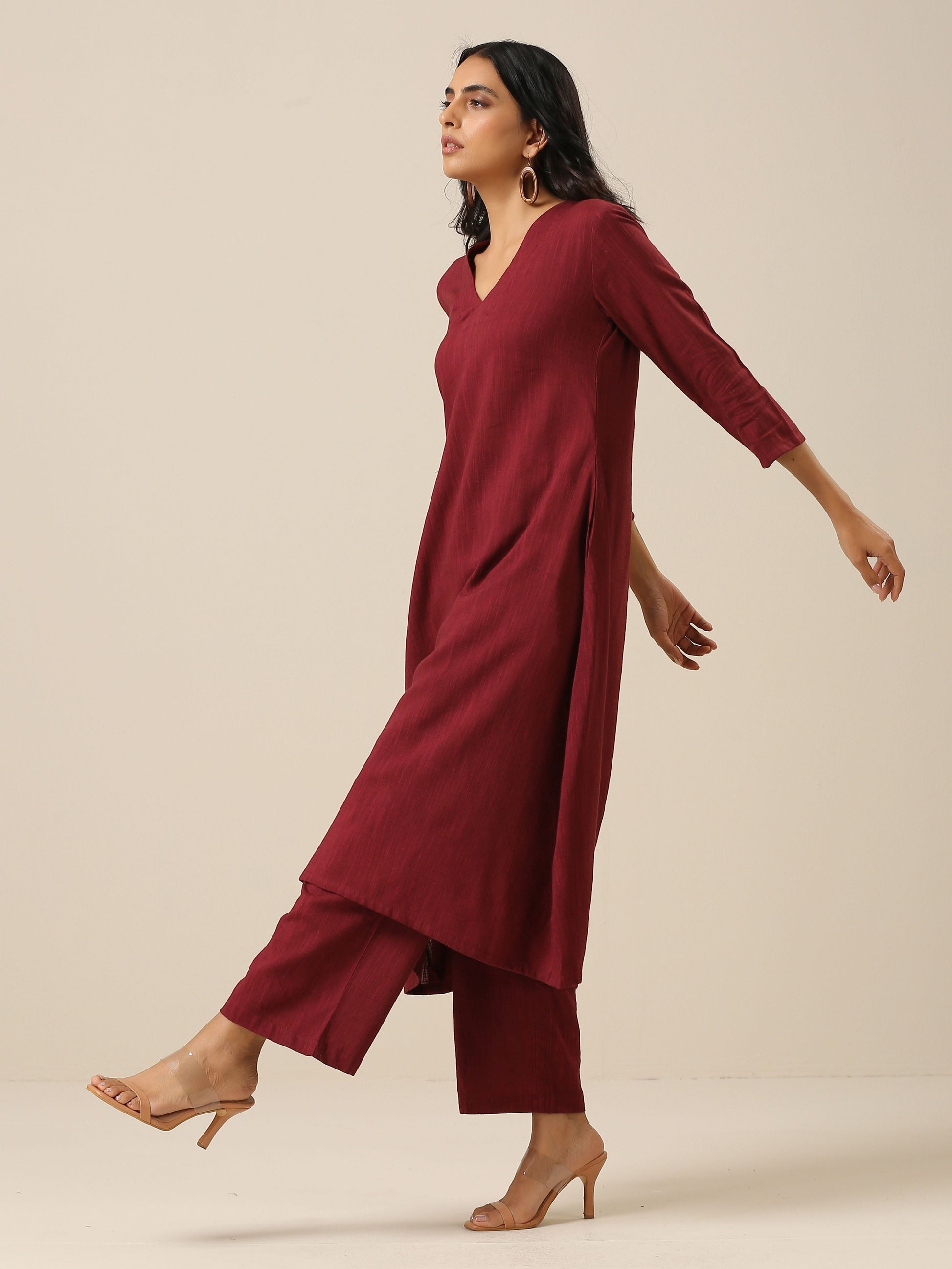 trueBrowns Ruby Wine Slub Texture Back Pleat Kurta Pant Set | Swadesiicart