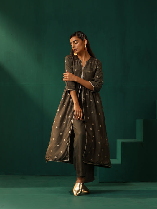 trueBrowns Grey Diamond Viscose Silk Front Slit Kurta Pant Set | Swadesiicart