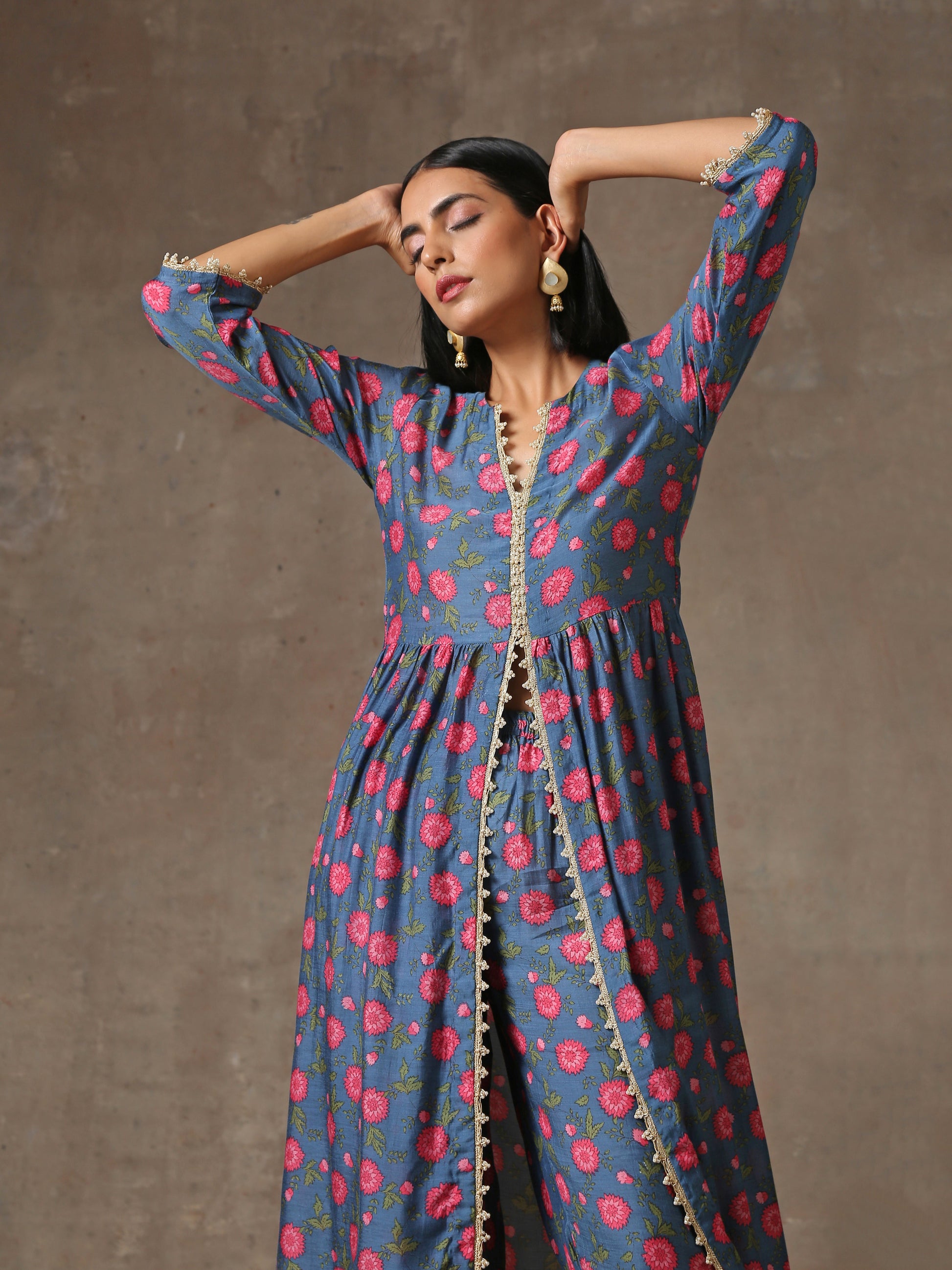 trueBrowns Blue Pink Printed Silk Kurta Pant Set | Swadesiicart