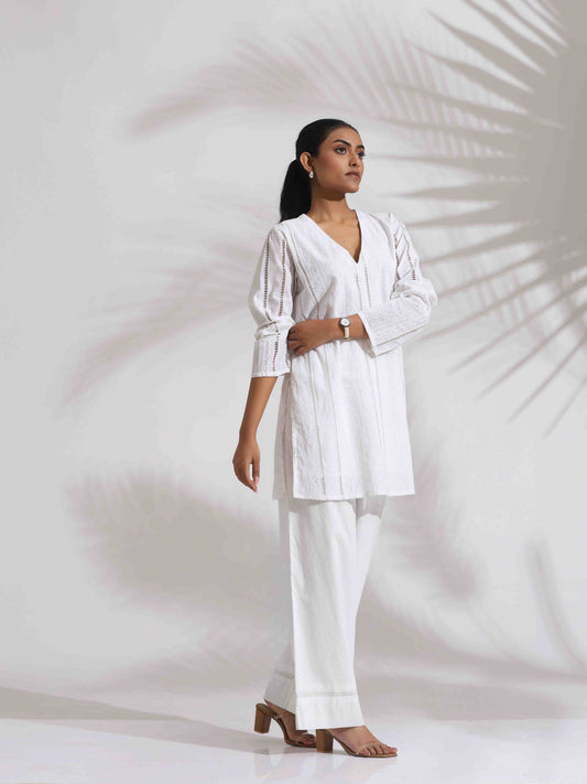 trueBrowns White Cotton Schiffli Co-ord Set - Swadesiicart