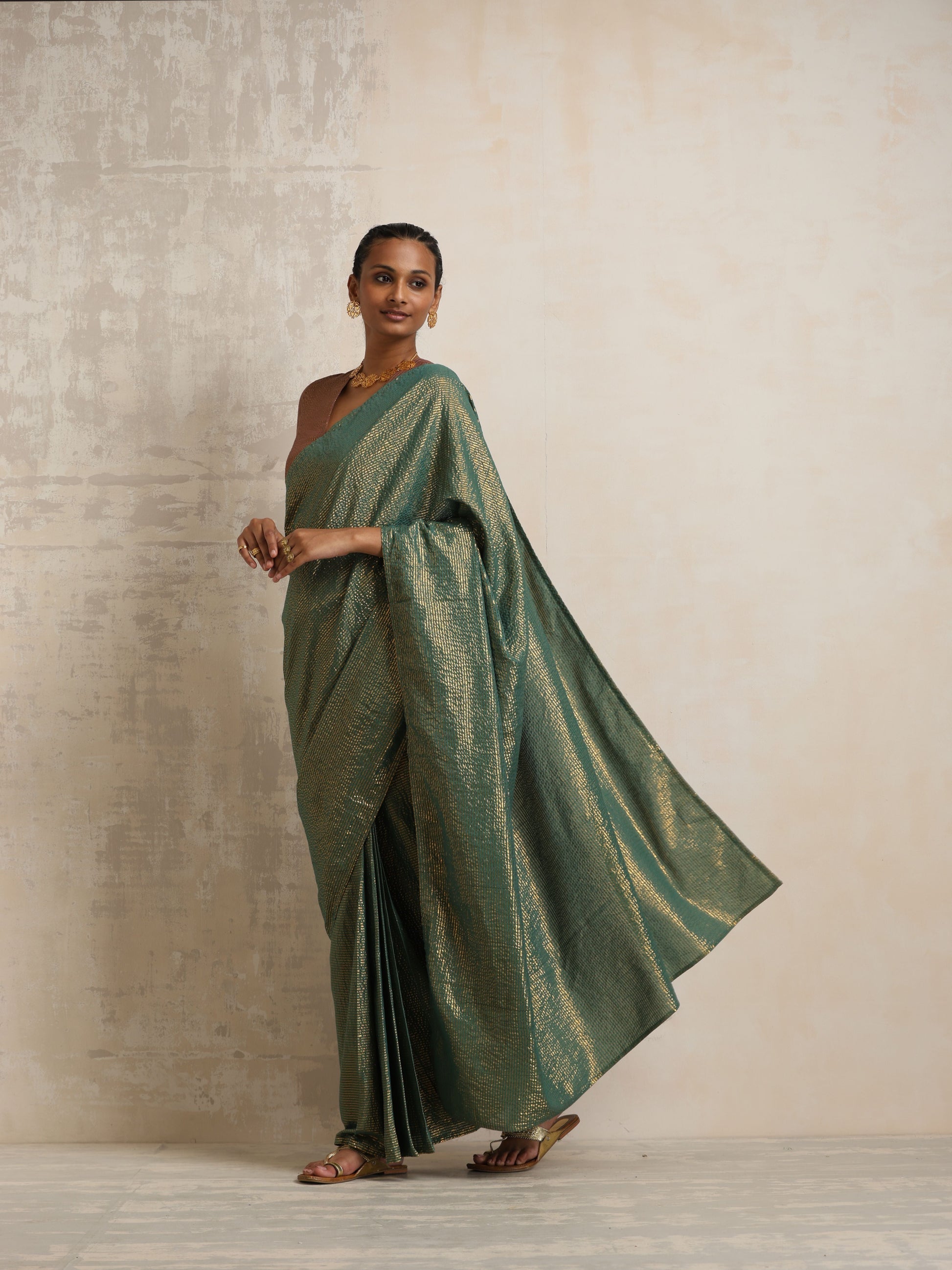 trueBrowns Dark Green Gold Lurex Ready To Wear Saree | Swadesiicart