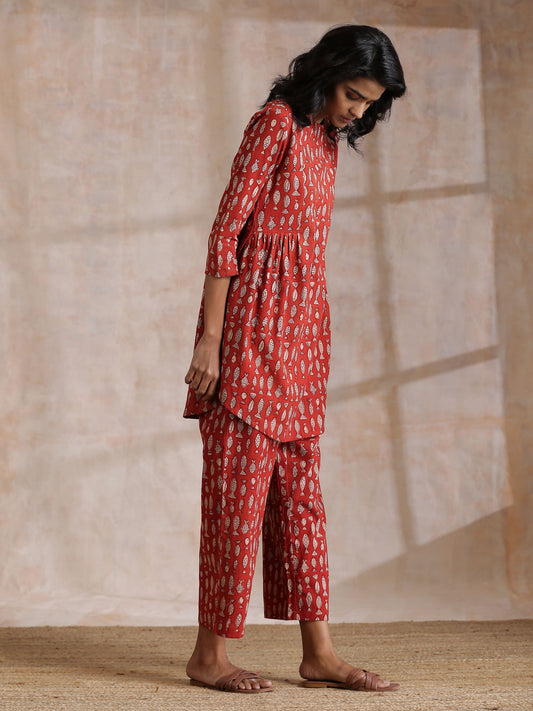 trueBrowns Rust Red Bagru Fish Print Cotton Gathers Co-Ord Set - Swadesiicart