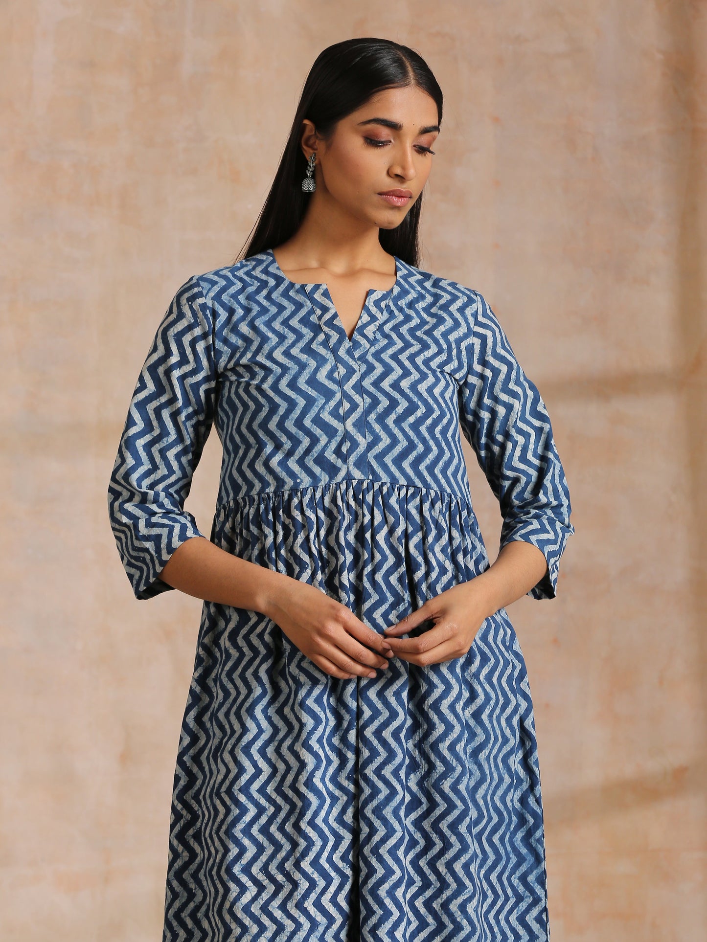 trueBrowns Indigo Dabu Zig-Zag Lines Print Cotton Flared Kurta Pant Set | Swadesiicart