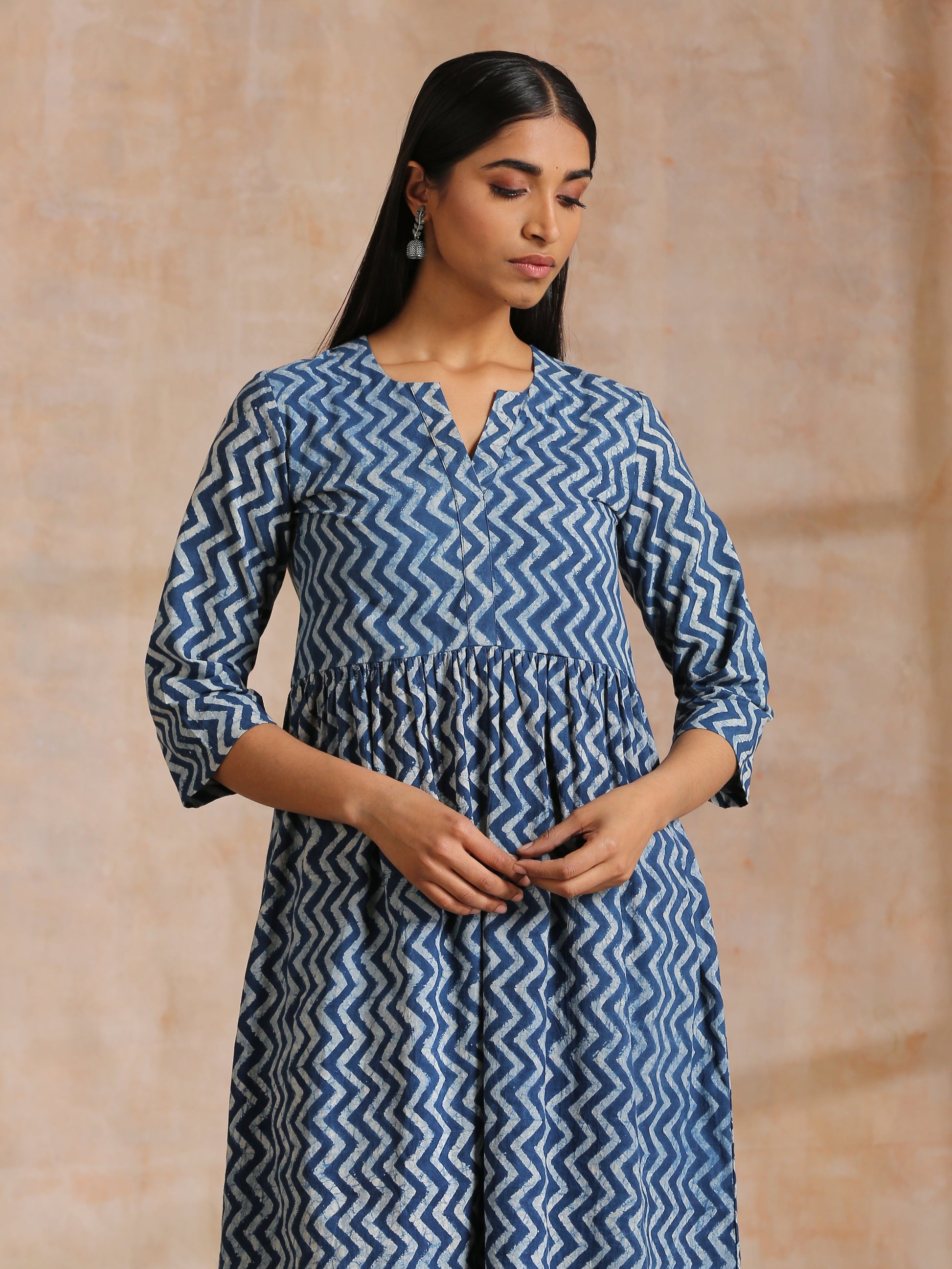 trueBrowns Indigo Dabu Zig-Zag Lines Print Cotton Flared Kurta Pant Set | Swadesiicart