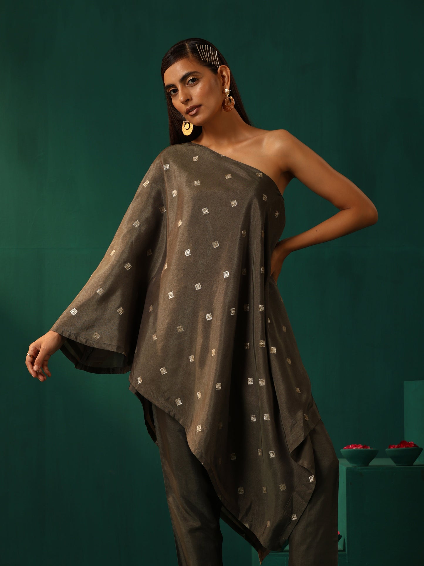 trueBrowns Grey Diamond Viscose Silk One-Shoulder Kurta Pant Set | Swadesiicart