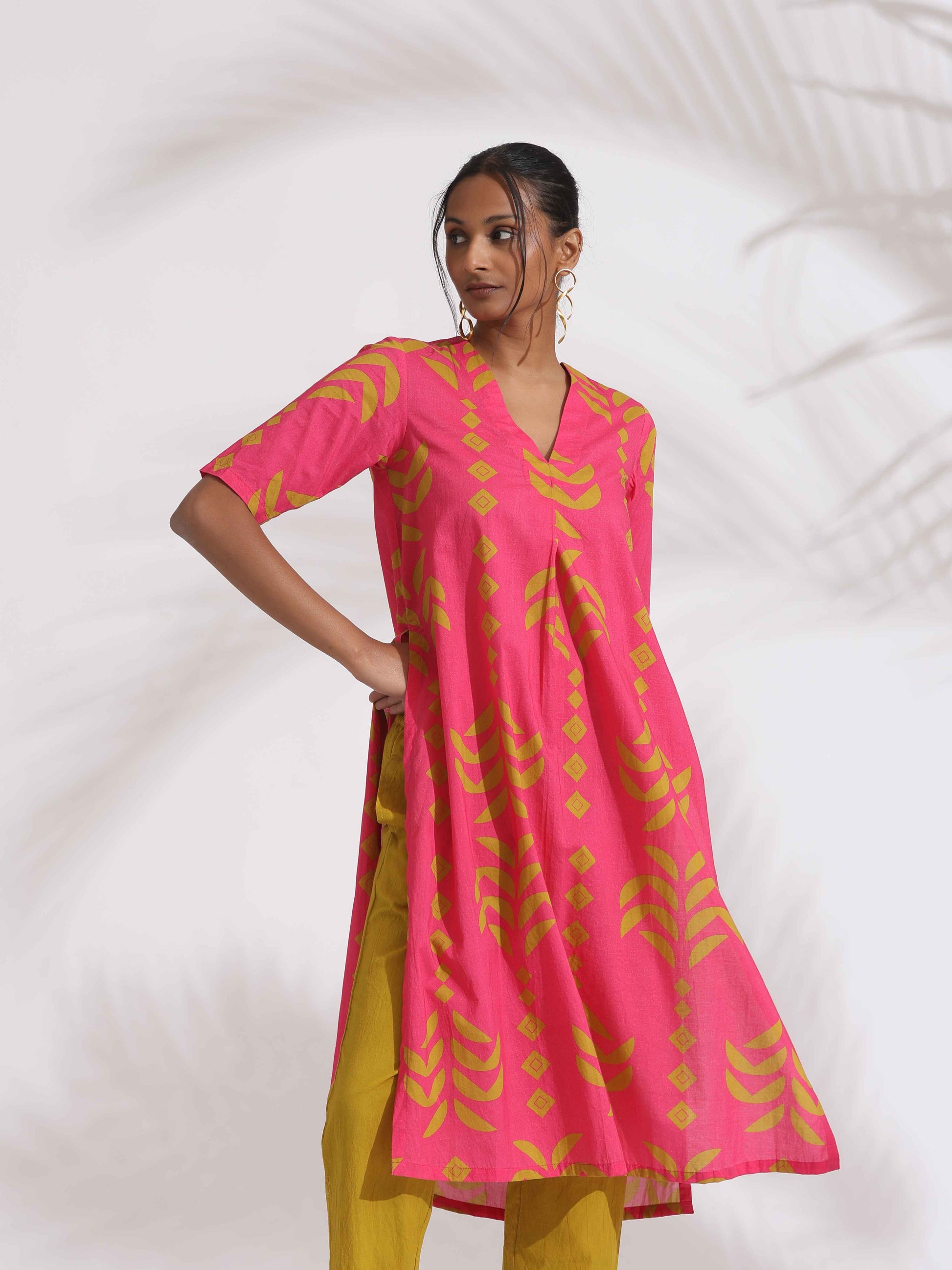 trueBrowns Pink Cotton Print A-line Kurta Set | Swadesiicart