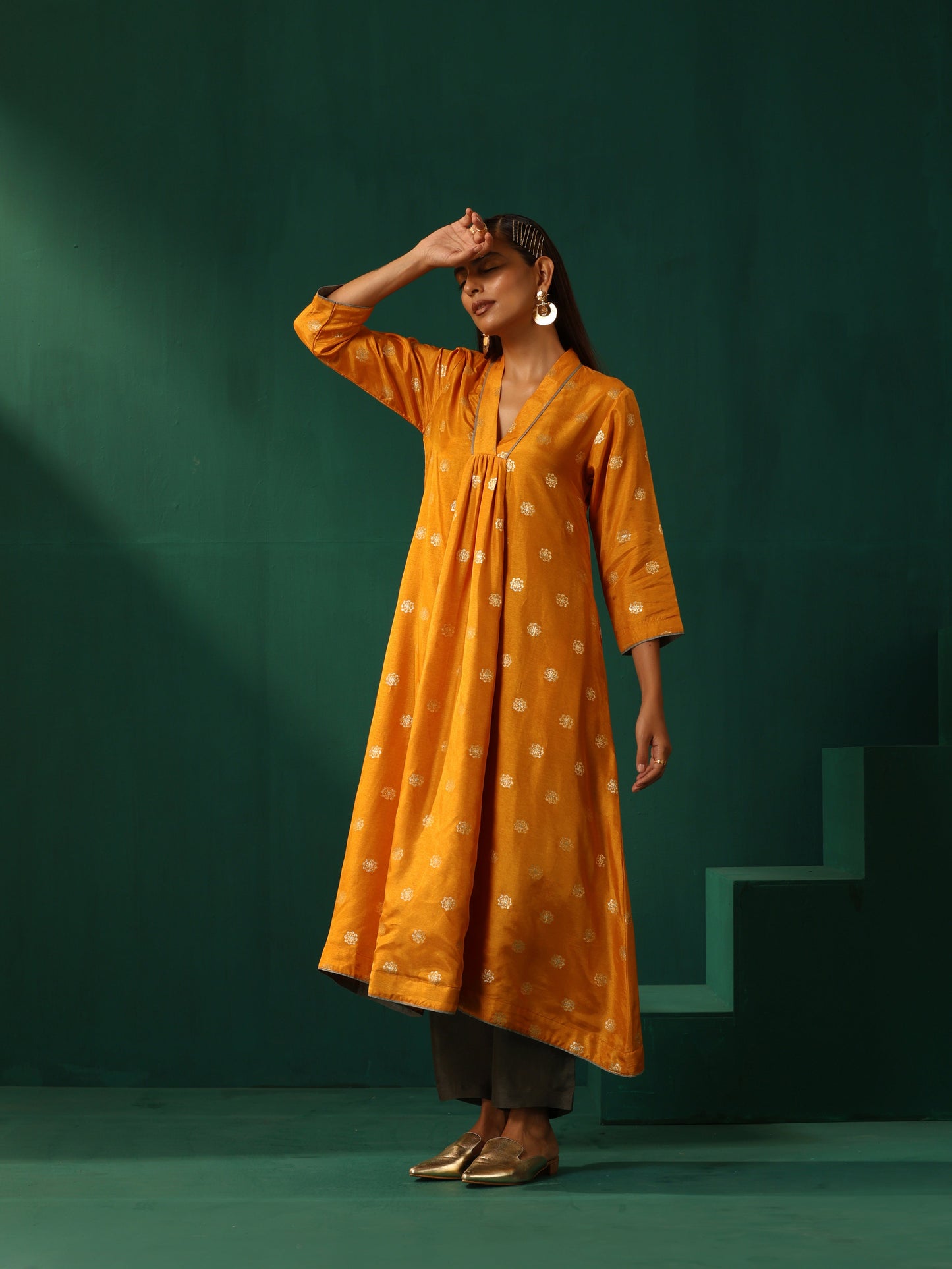 trueBrowns Mustard Geometric Floral Viscose Silk Front Gathered Kurta Pant Set | Swadesiicart