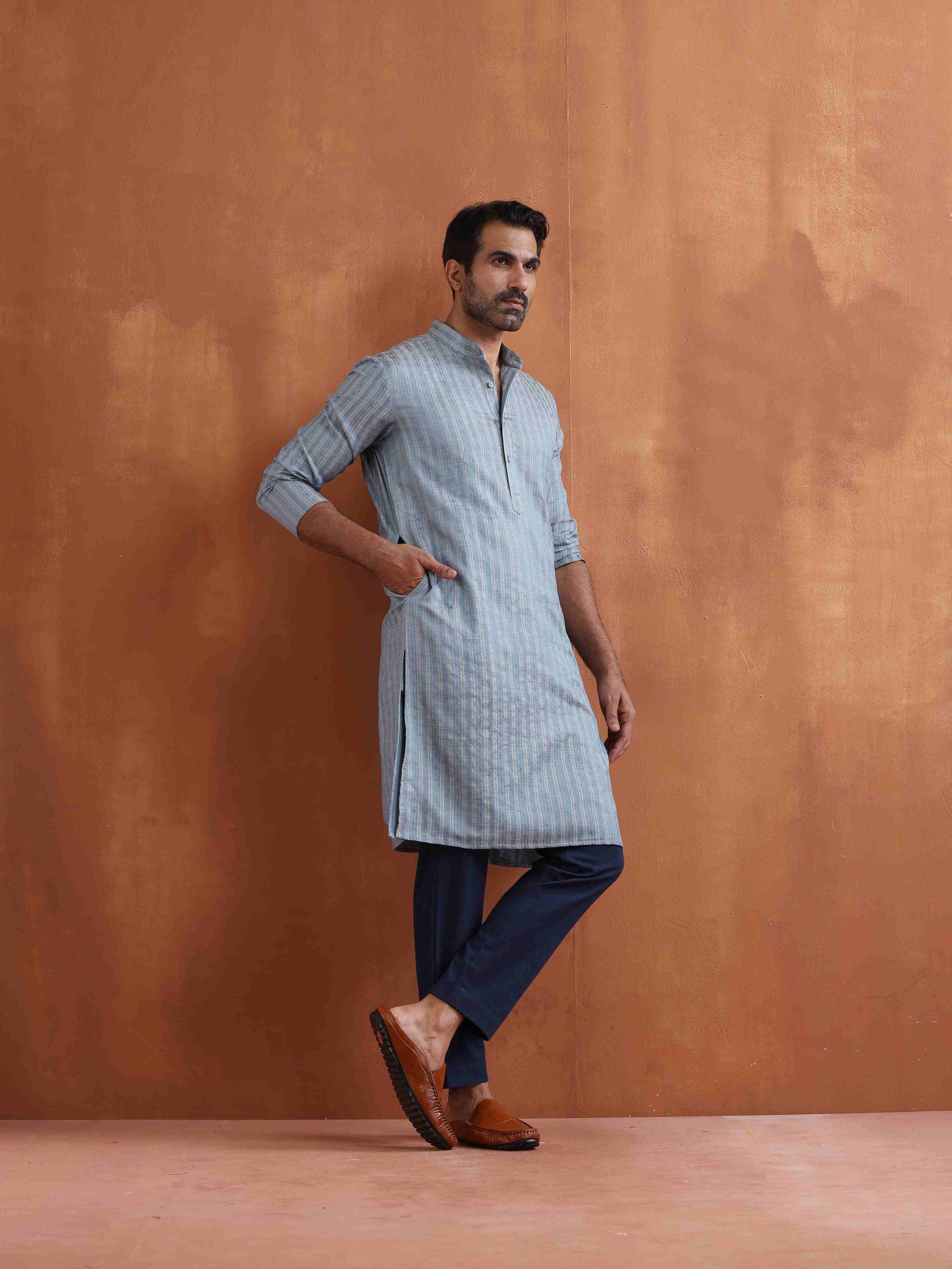 trueBrowns Men's Blue Chanderi Kurta | Swadesiicart
