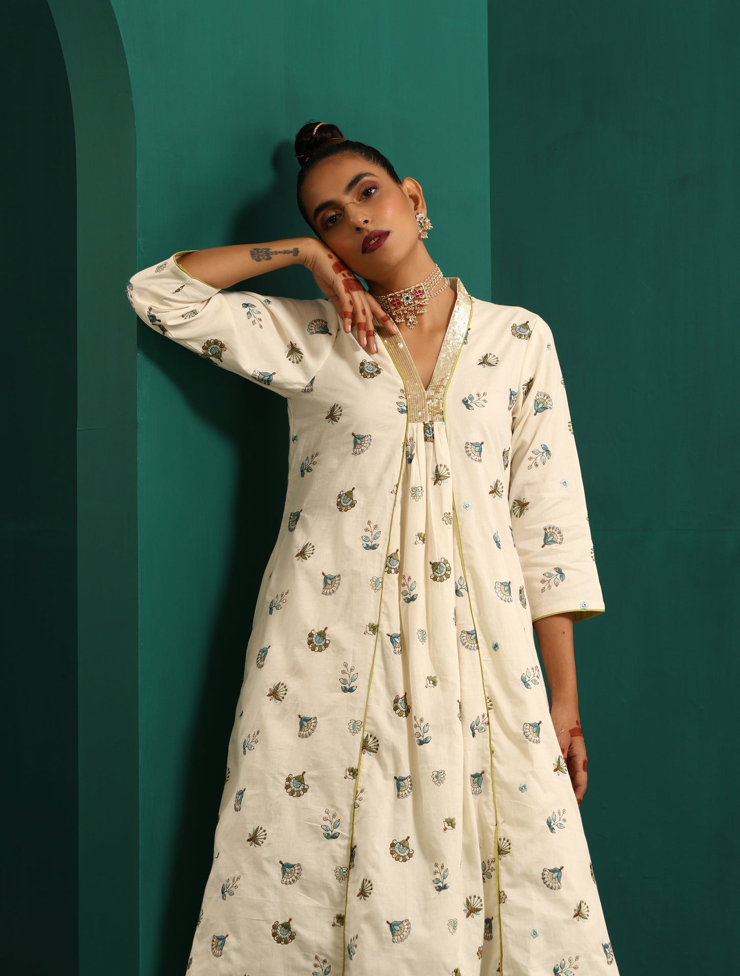 trueBrowns Ivory Blue Floral Cotton Front Gathered Kurta Pant Set | Swadesiicart