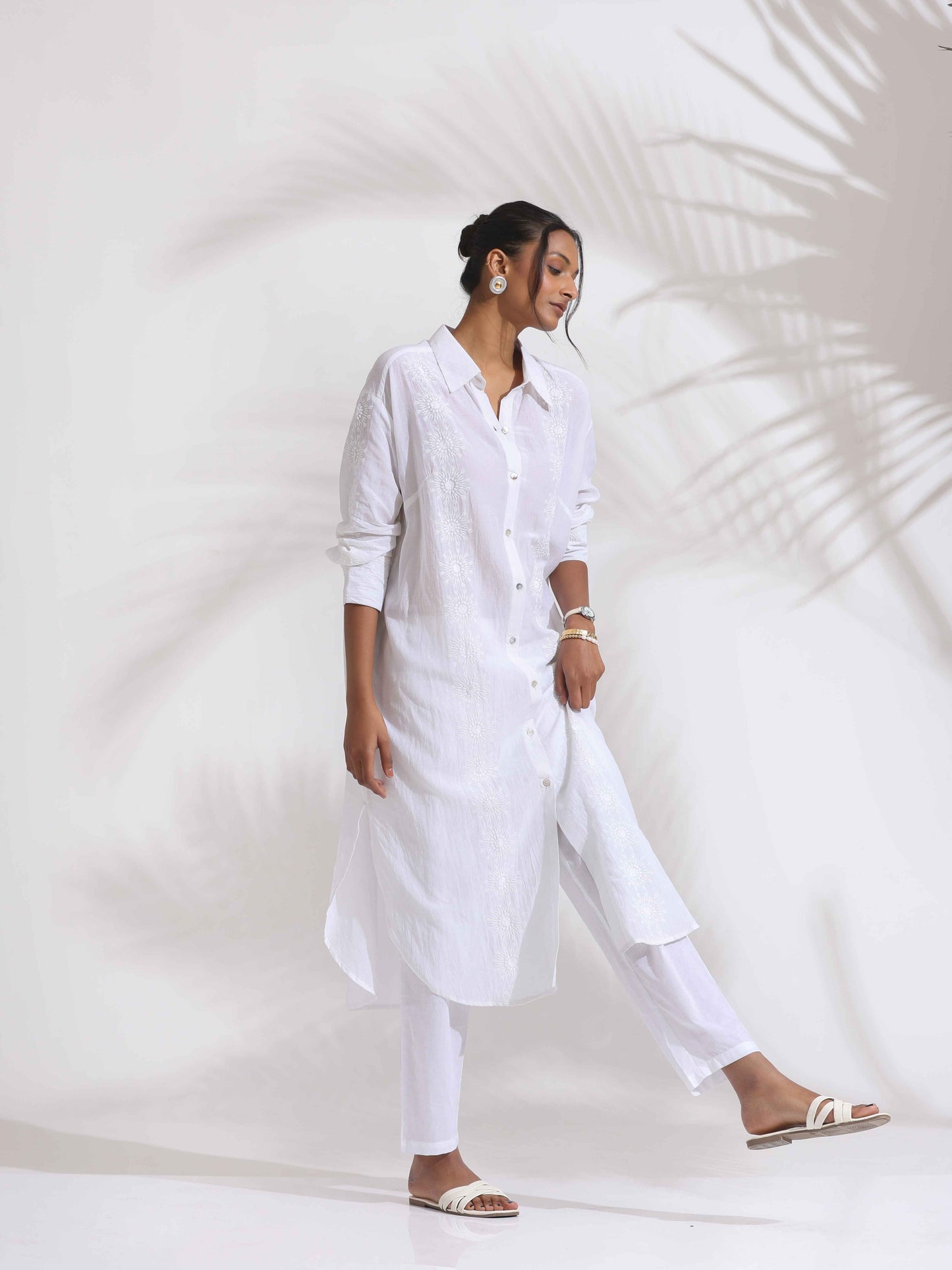 trueBrowns White Cotton Schiffli Shirt Kurta Set | Swadesiicart