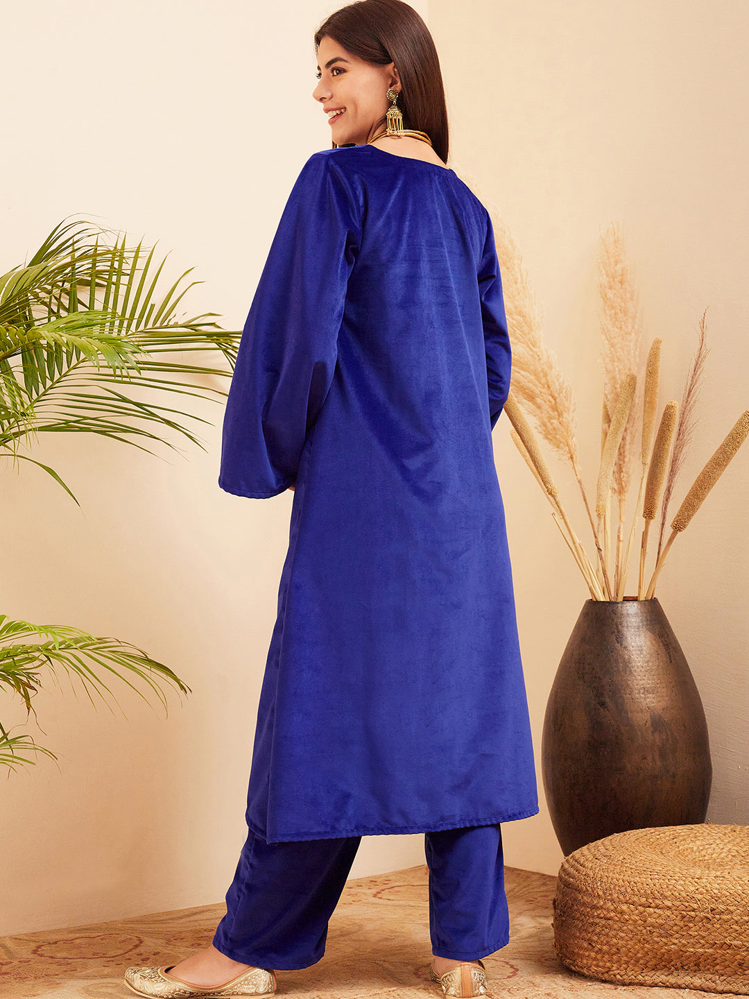 InWeave Women's Royal Blue V Neck Asymmetrical Pleated Velvet Kurta Set - Swadesiicart