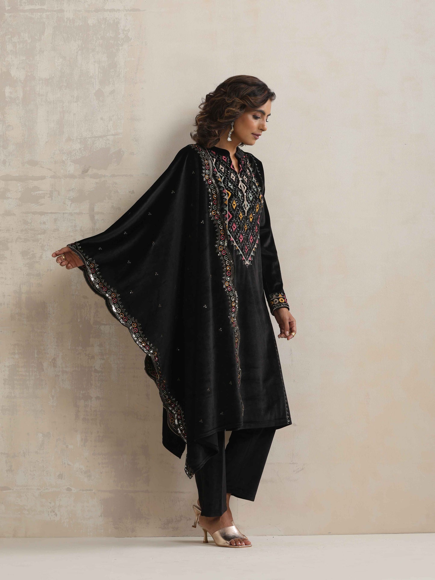 trueBrowns Black Velvet Geometric Embroidered Kurta Pant Dupatta Set | Swadesiicart