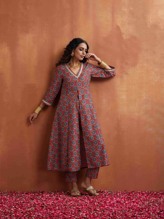 trueBrowns Rust Ajrak Print Slit Kurta Set | Swadesiicart
