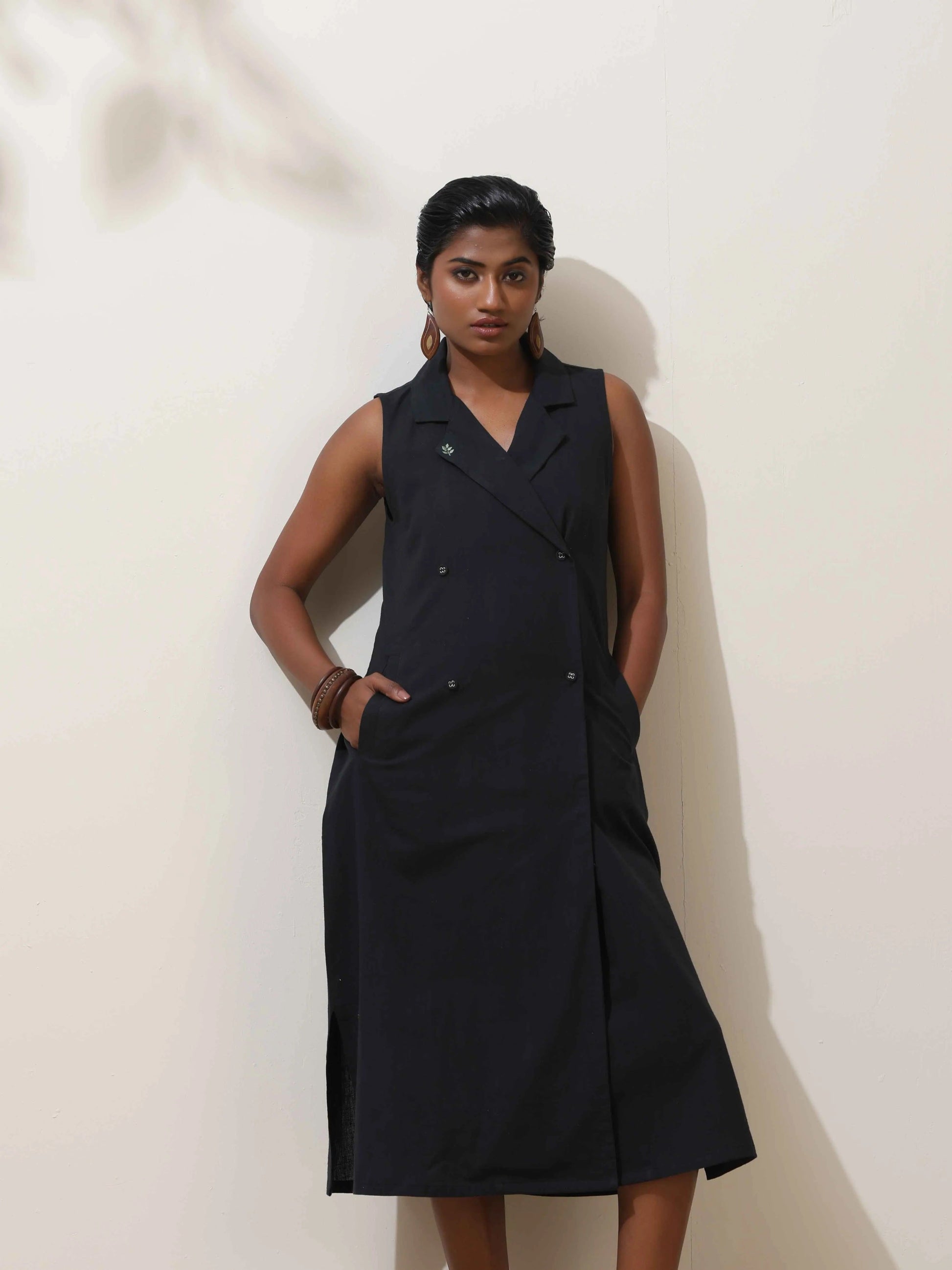 trueBrowns Black Cotton Linen Dress | Swadesiicart