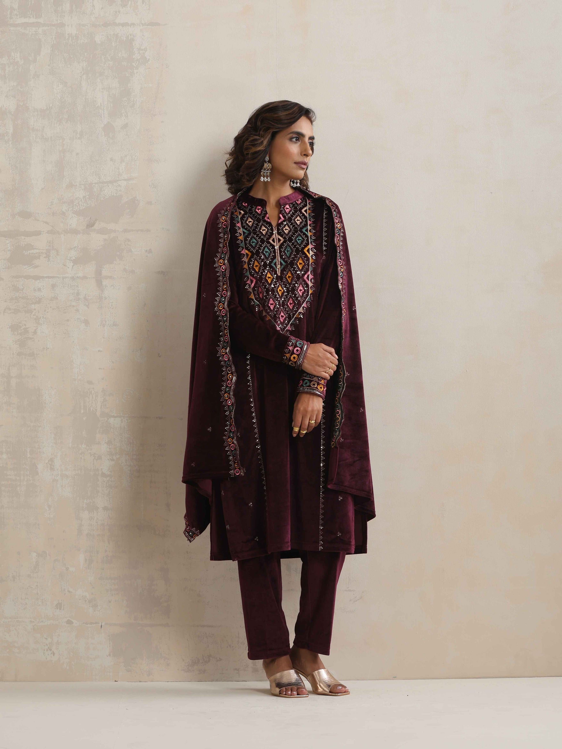trueBrowns Purple Velvet Geometric Embroidered Kurta Pant Dupatta Set | Swadesiicart