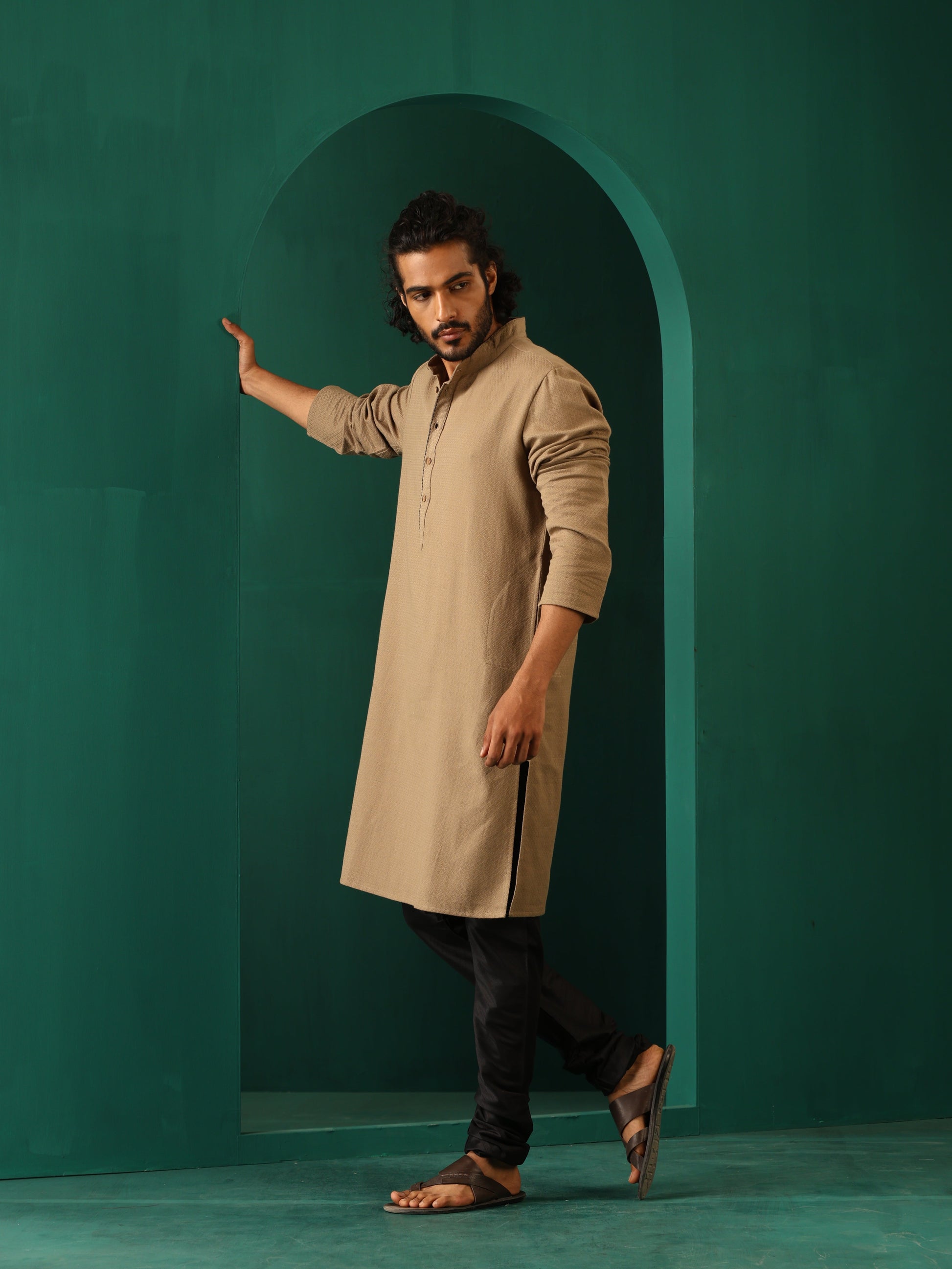 trueBrowns Men's Beige Dobby Textured Kurta | Swadesiicart