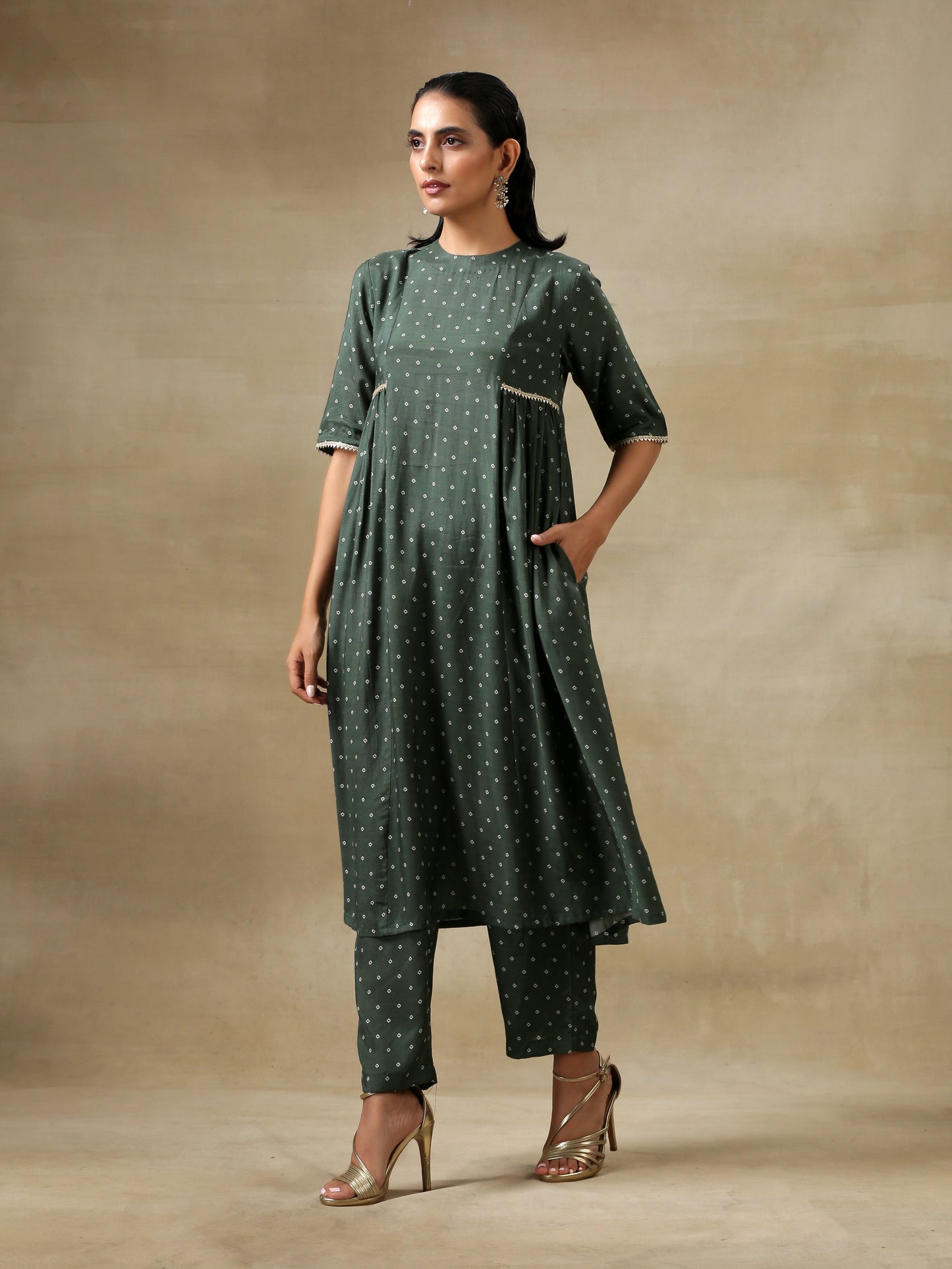 trueBrowns Dark Green Bandhani Printed Silk Side Gathered Kurta Pant Set | Swadesiicart