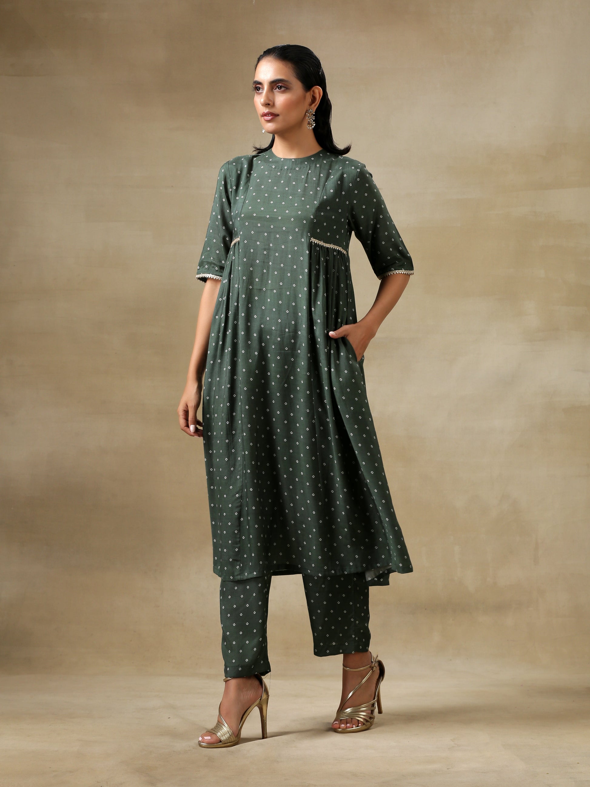 trueBrowns Dark Green Bandhani Printed Silk Side Gathered Kurta Pant Set | Swadesiicart