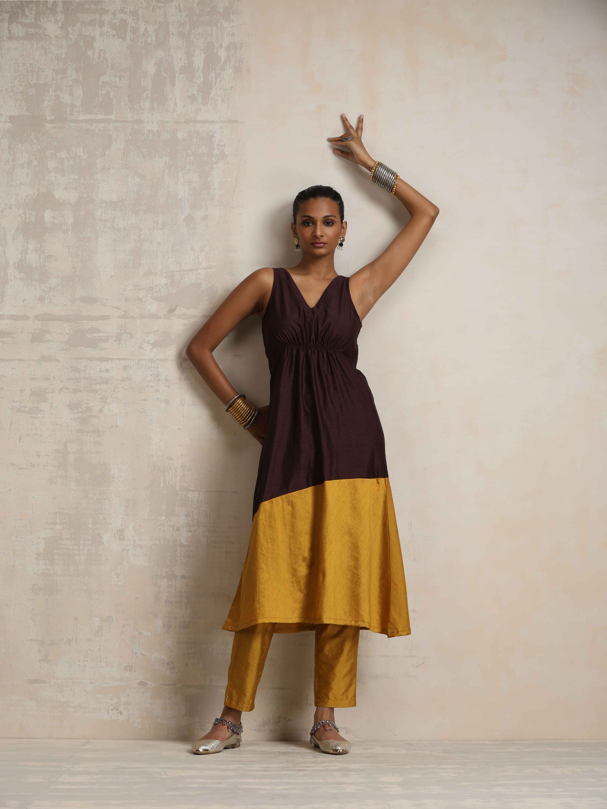 trueBrowns Cola Silk Kurta Set | Swadesiicart