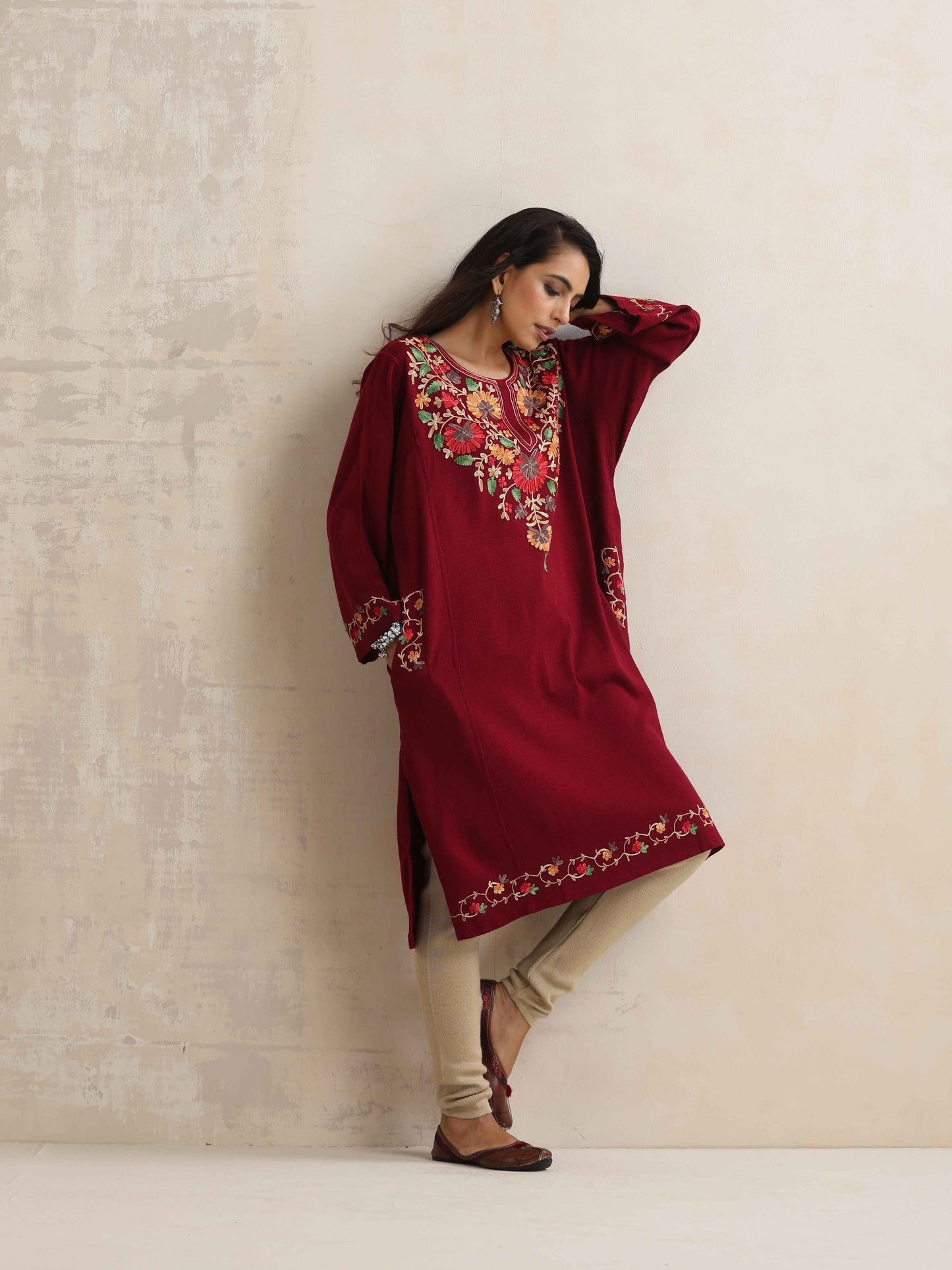 trueBrowns Maroon Kashmiri Floral Embroidered Woollen Phiran Kurta | Swadesiicart