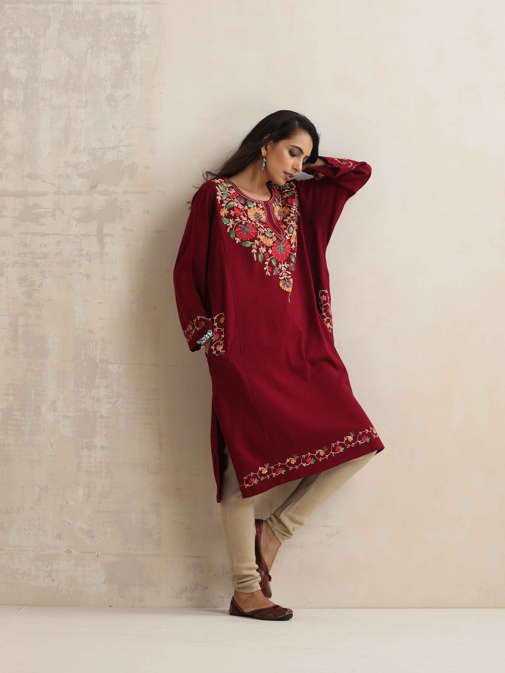 trueBrowns Maroon Kashmiri Floral Embroidered Woollen Phiran Kurta | Swadesiicart