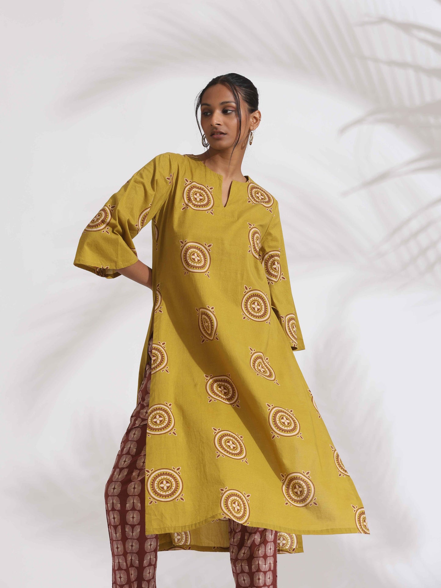 trueBrowns Green Cotton Print HighSlit Kurta Set | Swadesiicart