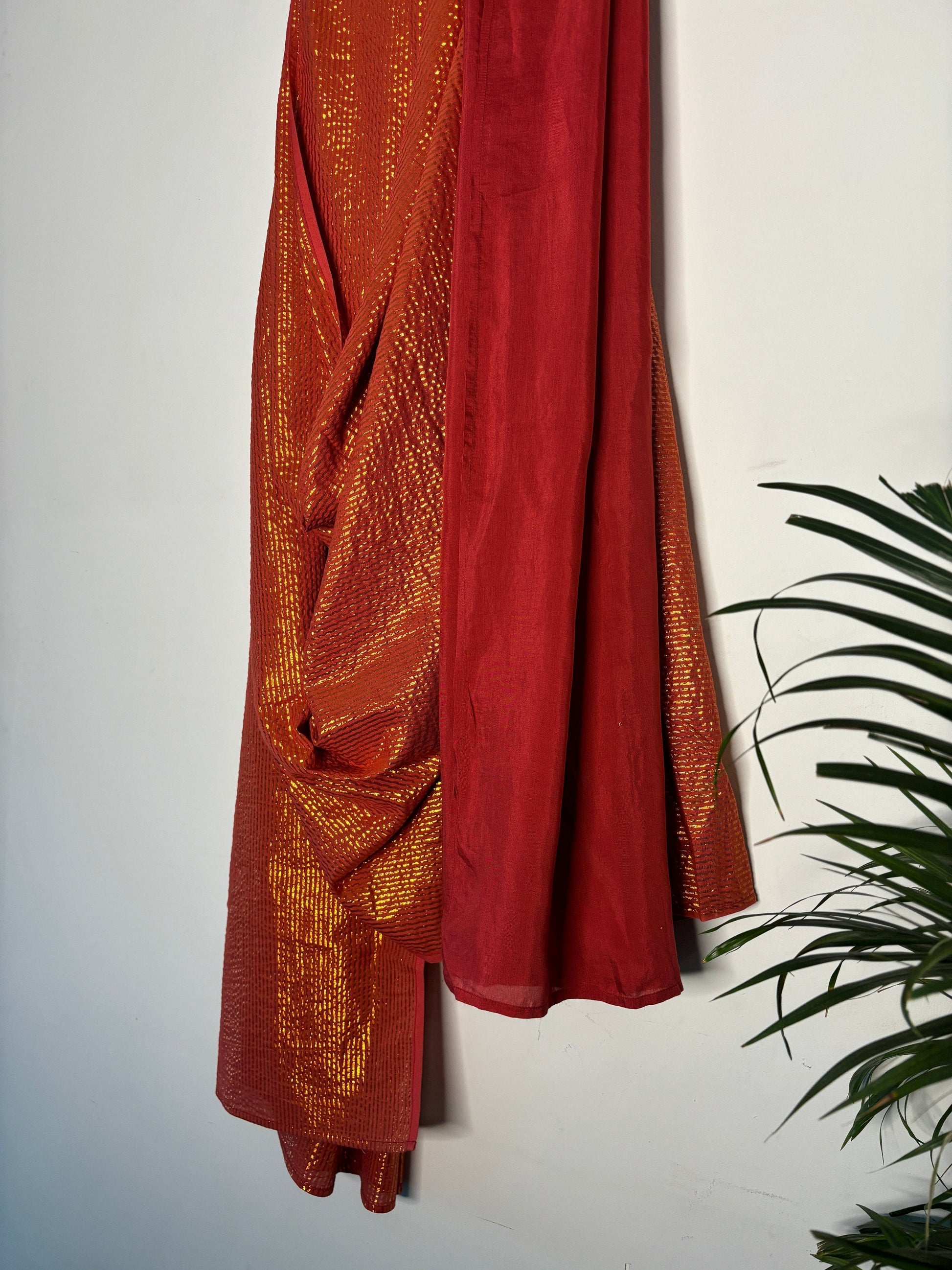 trueBrowns Rust Metallic Saree | Swadesiicart