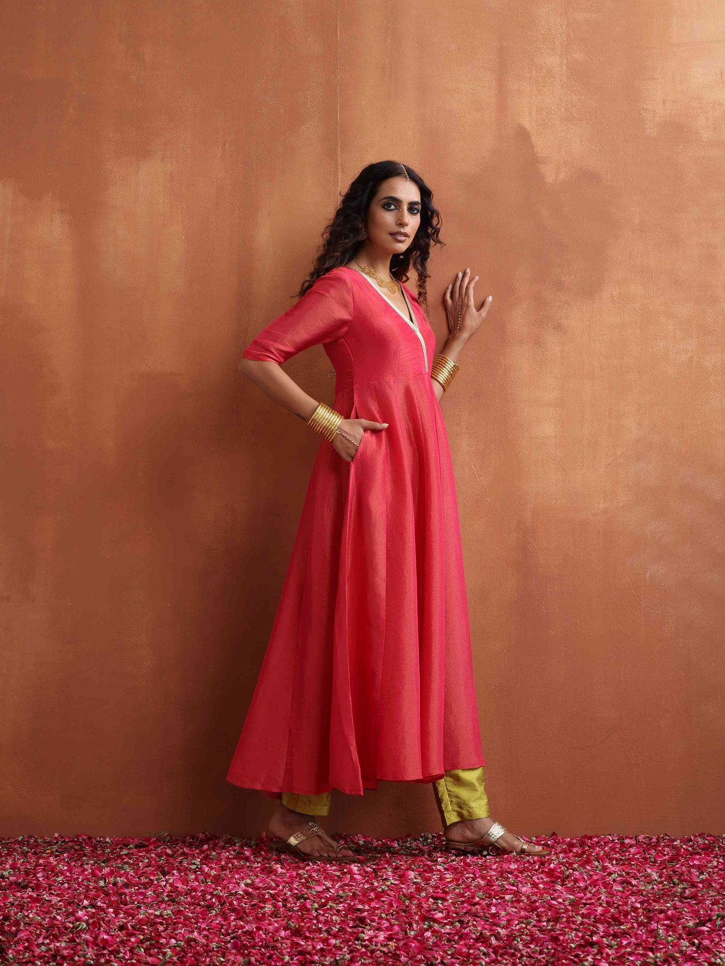 trueBrowns Hot Pink Tissue Flared Anarkali Kurta Set | Swadesiicart