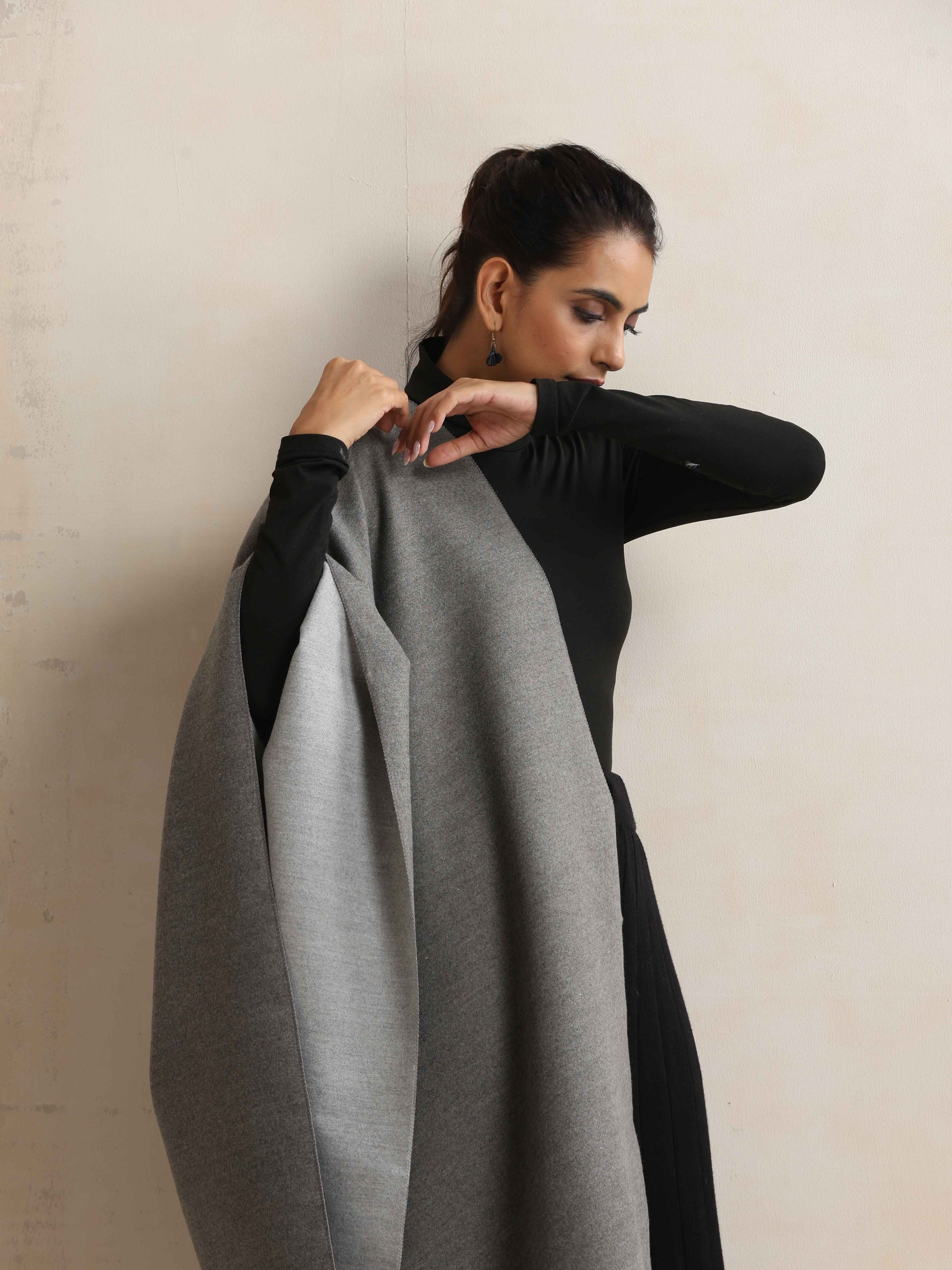 trueBrowns Grey Reversible Woollen Stole | Swadesiicart