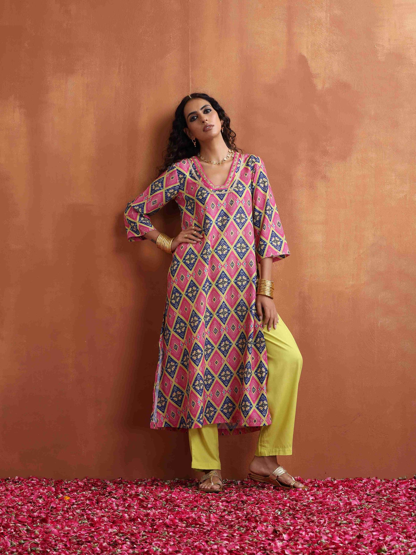 trueBrowns Pink Print High Slit Kurta Set | Swadesiicart