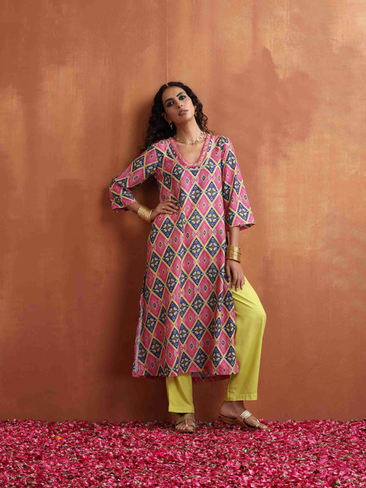 trueBrowns Pink Print High Slit Kurta Set | Swadesiicart