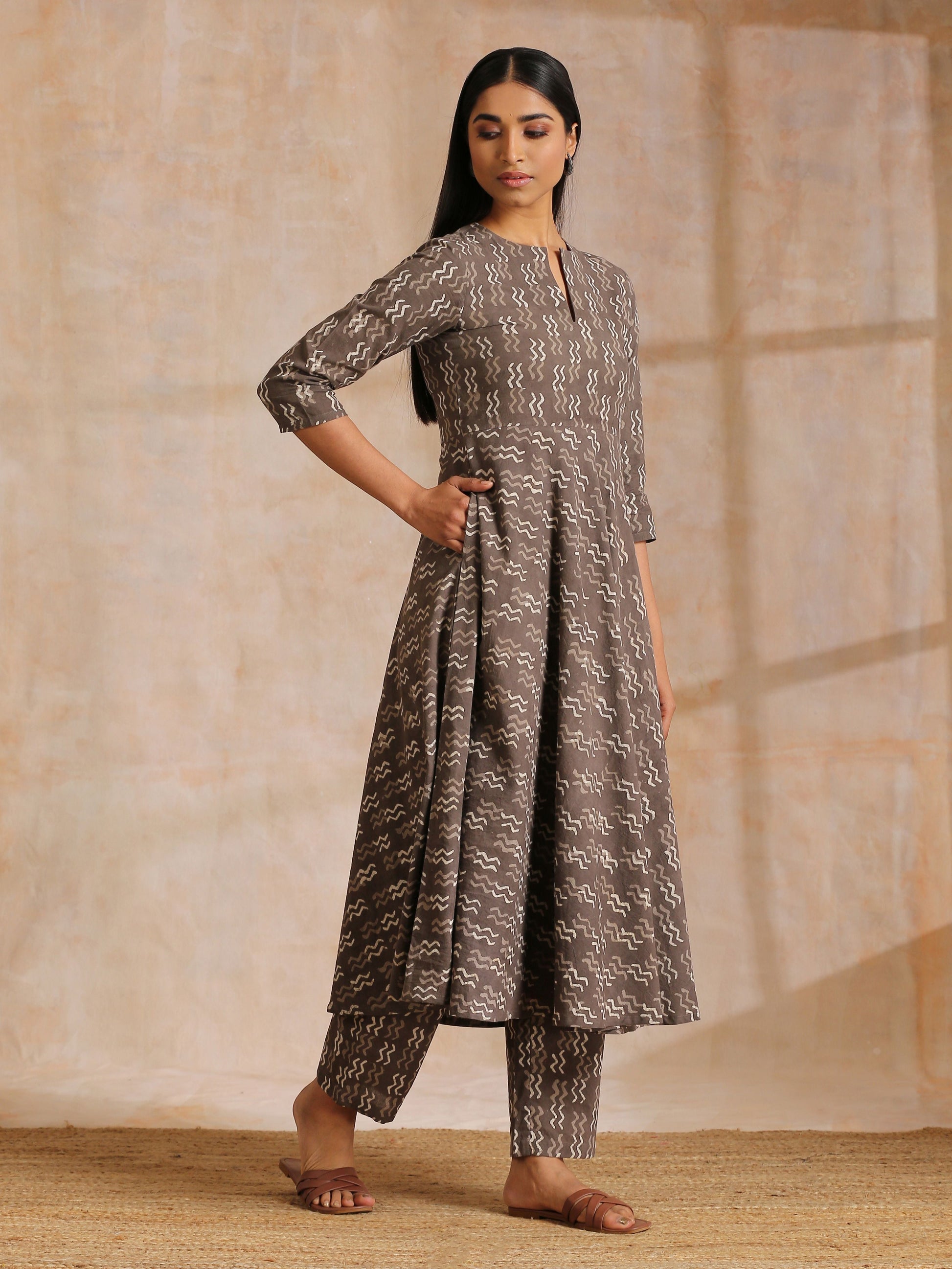 trueBrowns Clay Dabu Zig-Zag Motifs Print Cotton Flared Kurta Pant Set | Swadesiicart