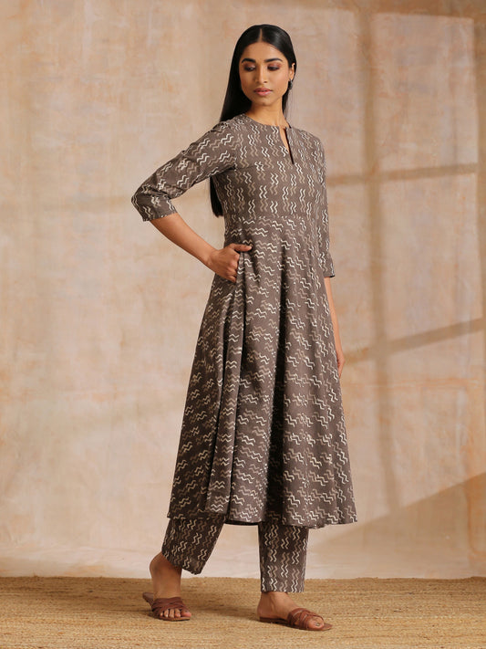 trueBrowns Clay Dabu Zig-Zag Motifs Print Cotton Flared Kurta Pant Set | Swadesiicart
