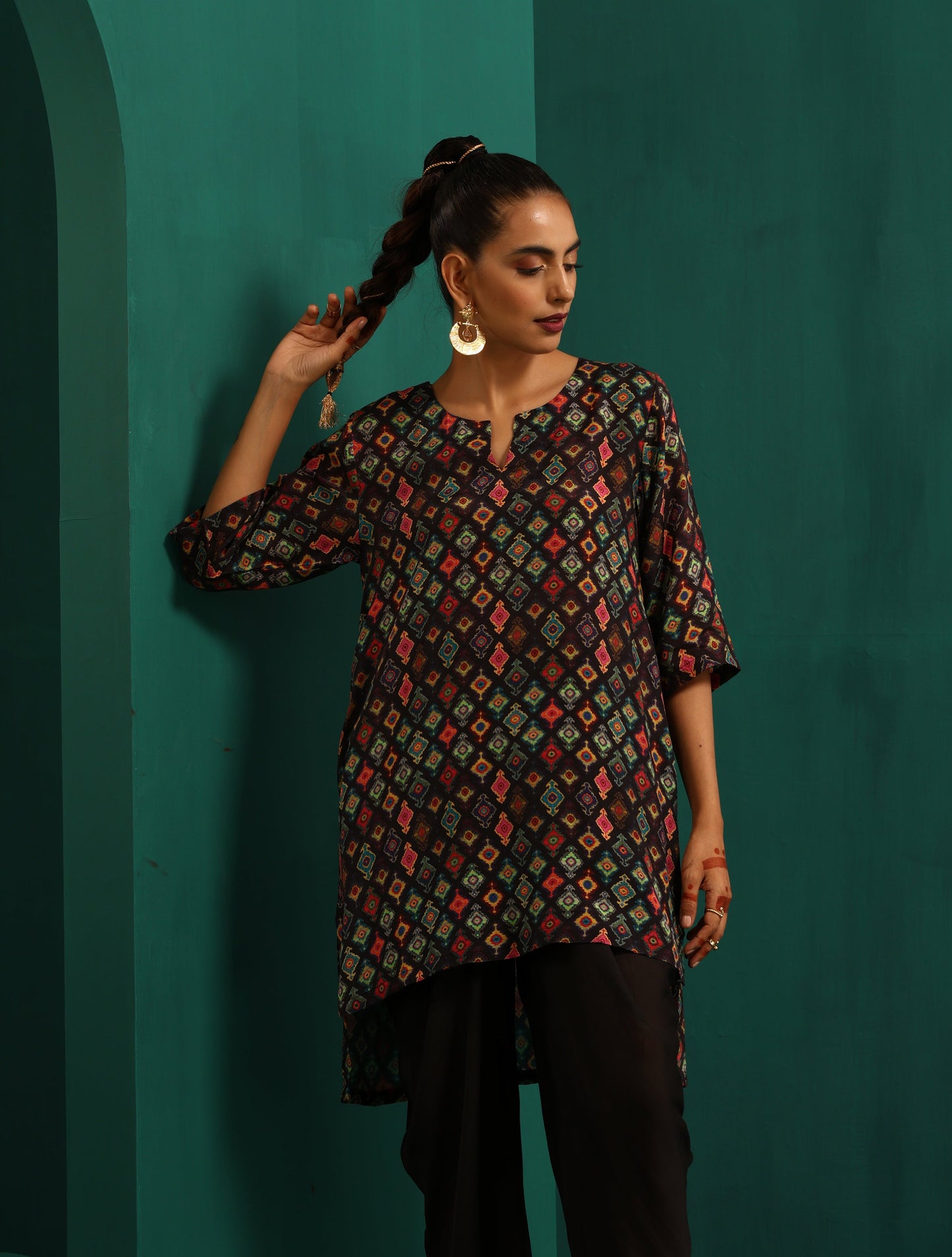 trueBrowns Black Ikat Muslin Silk Printed High Low Co-ord Set - Swadesiicart