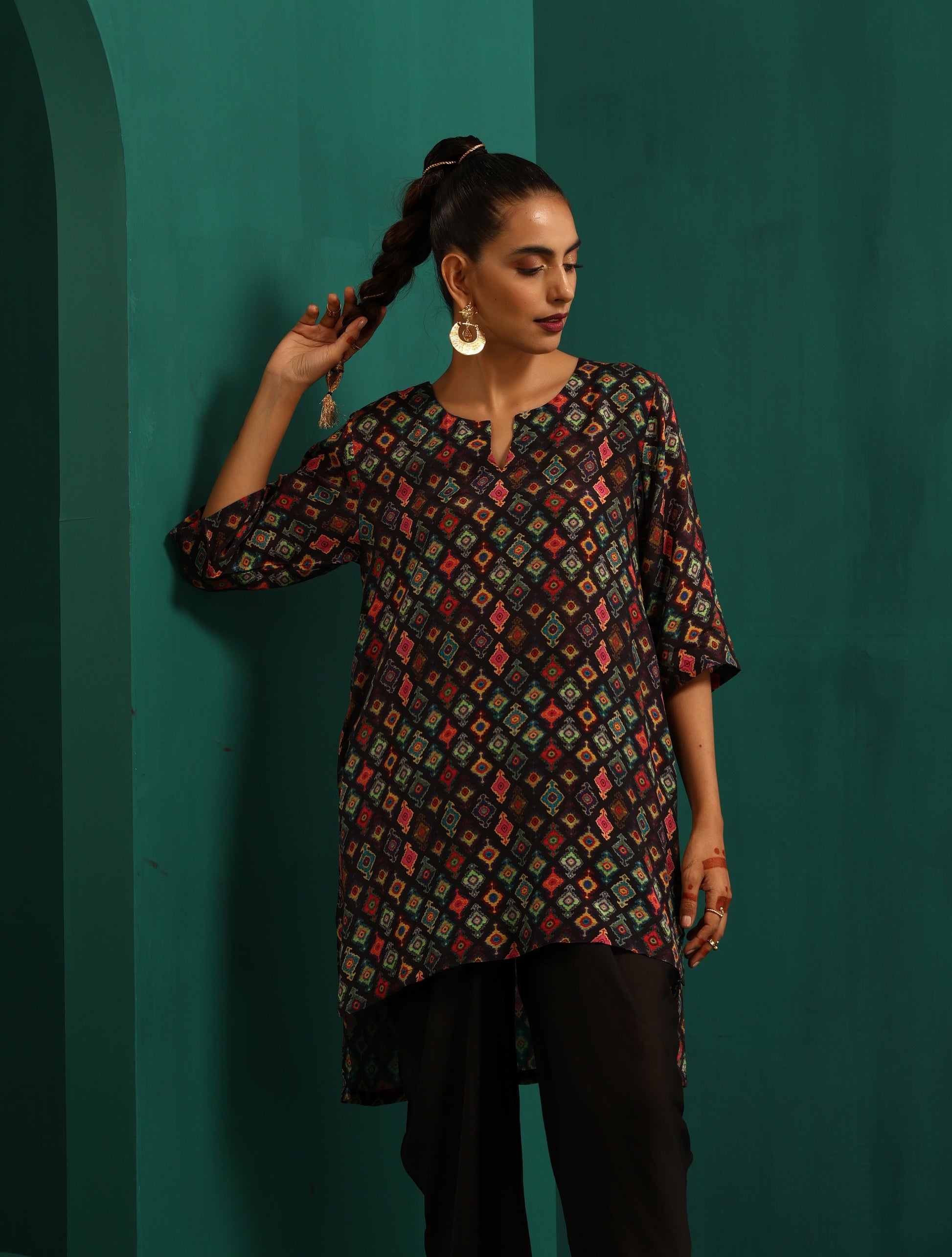 trueBrowns Black Ikat Muslin Silk Printed High Low Co-ord Set - Swadesiicart