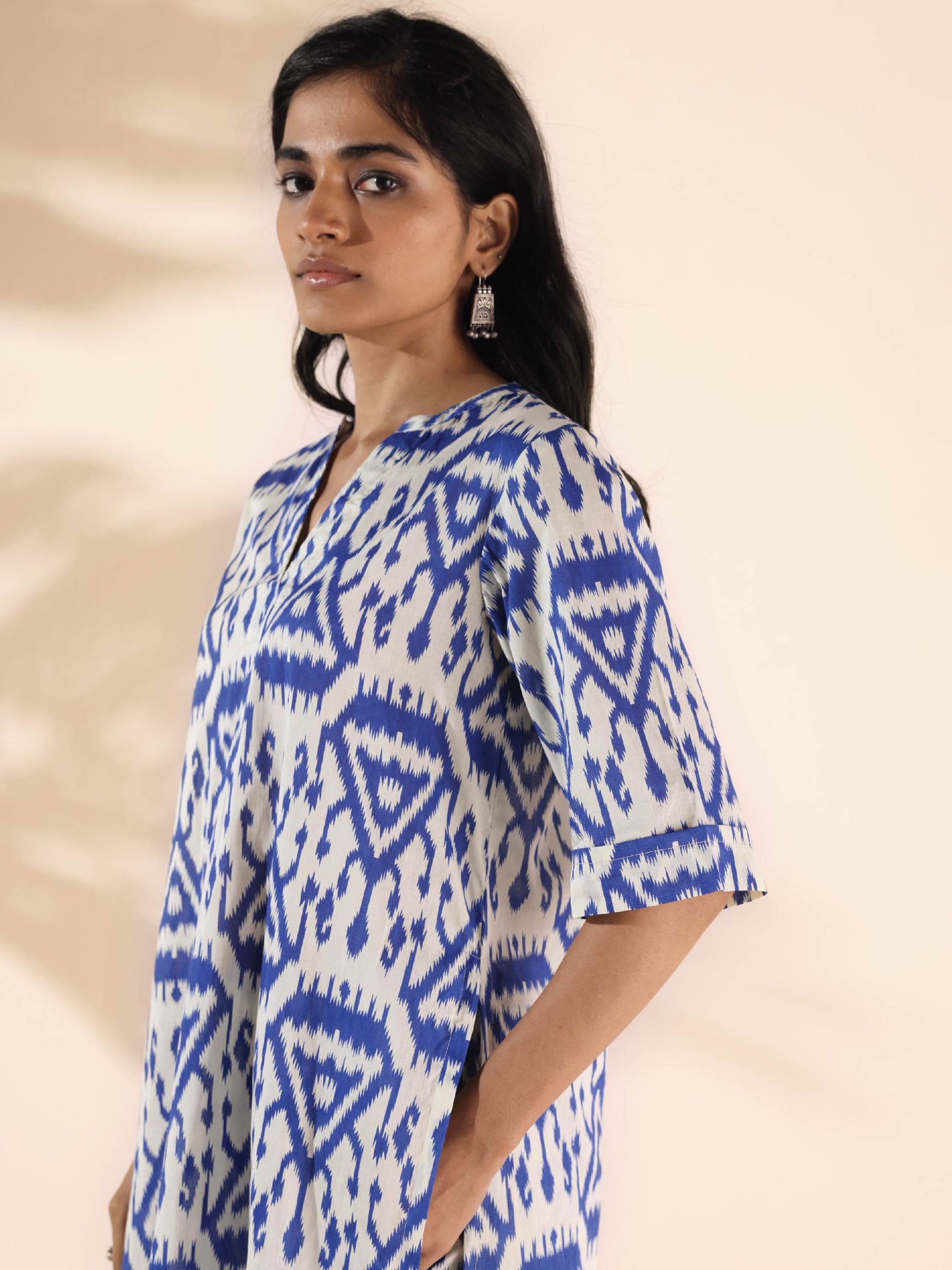 trueBrowns Blue Cotton Ikat High-Low Kurta Pant Set | Swadesiicart